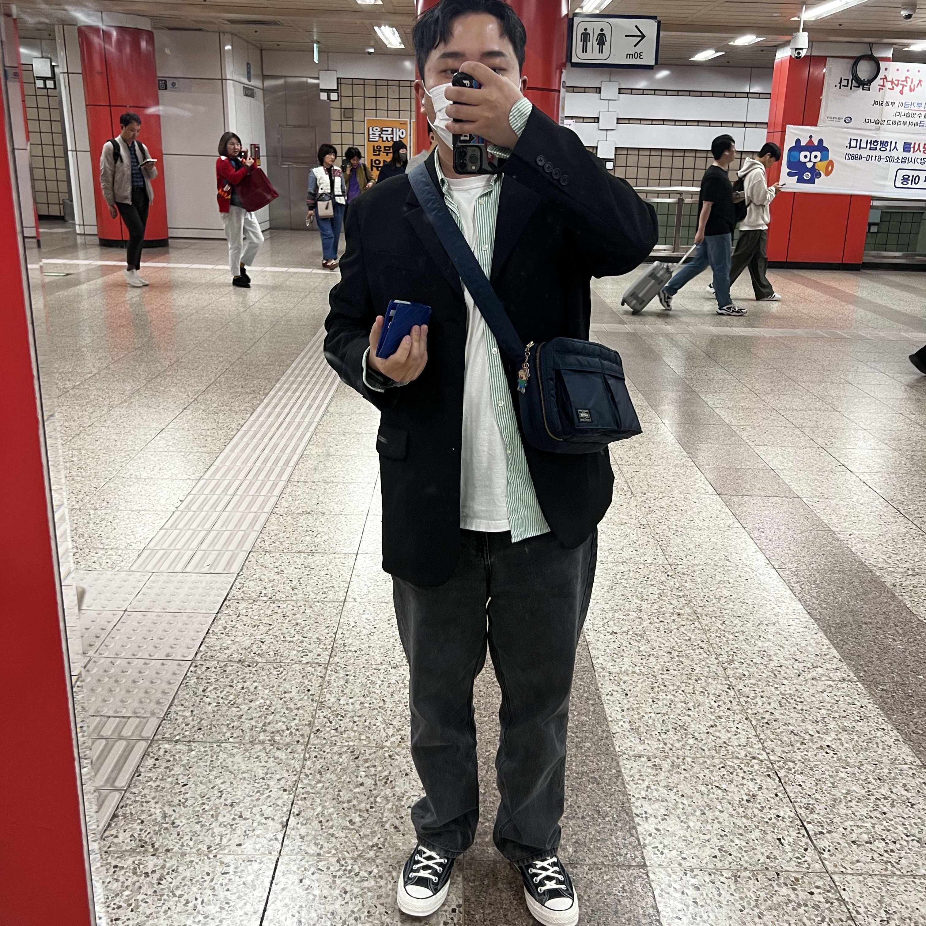 Porter Tanker Shoulder Bag S Iron Blue, Converse Chuck 70 Ox Black - Standard 착용 스타일