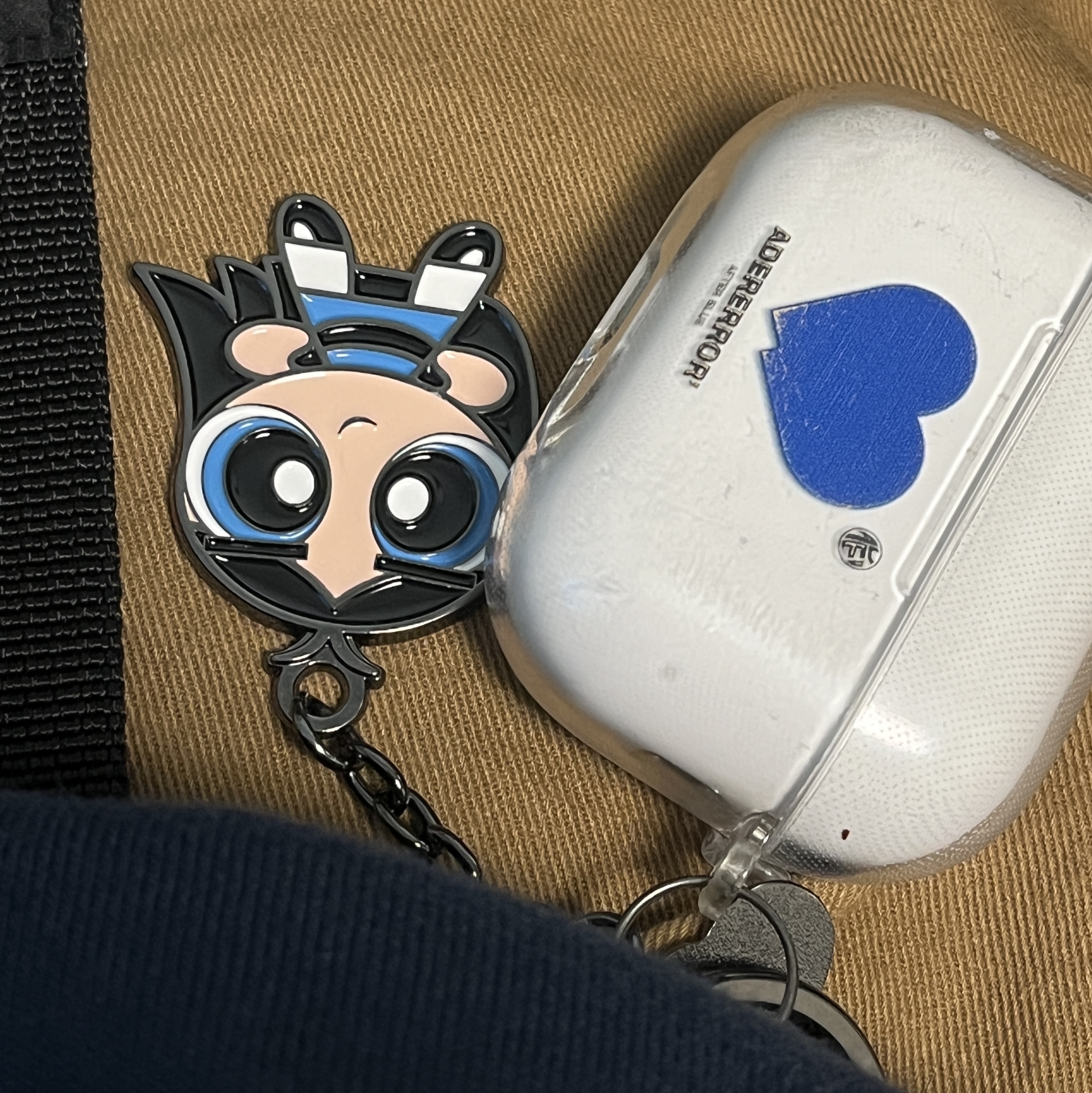 NewJeans x The Powerpuff Girls Metal Keyring Minji, Ader Error Twin Heart AirPods Pro Hard Case Clear 착용 스타일