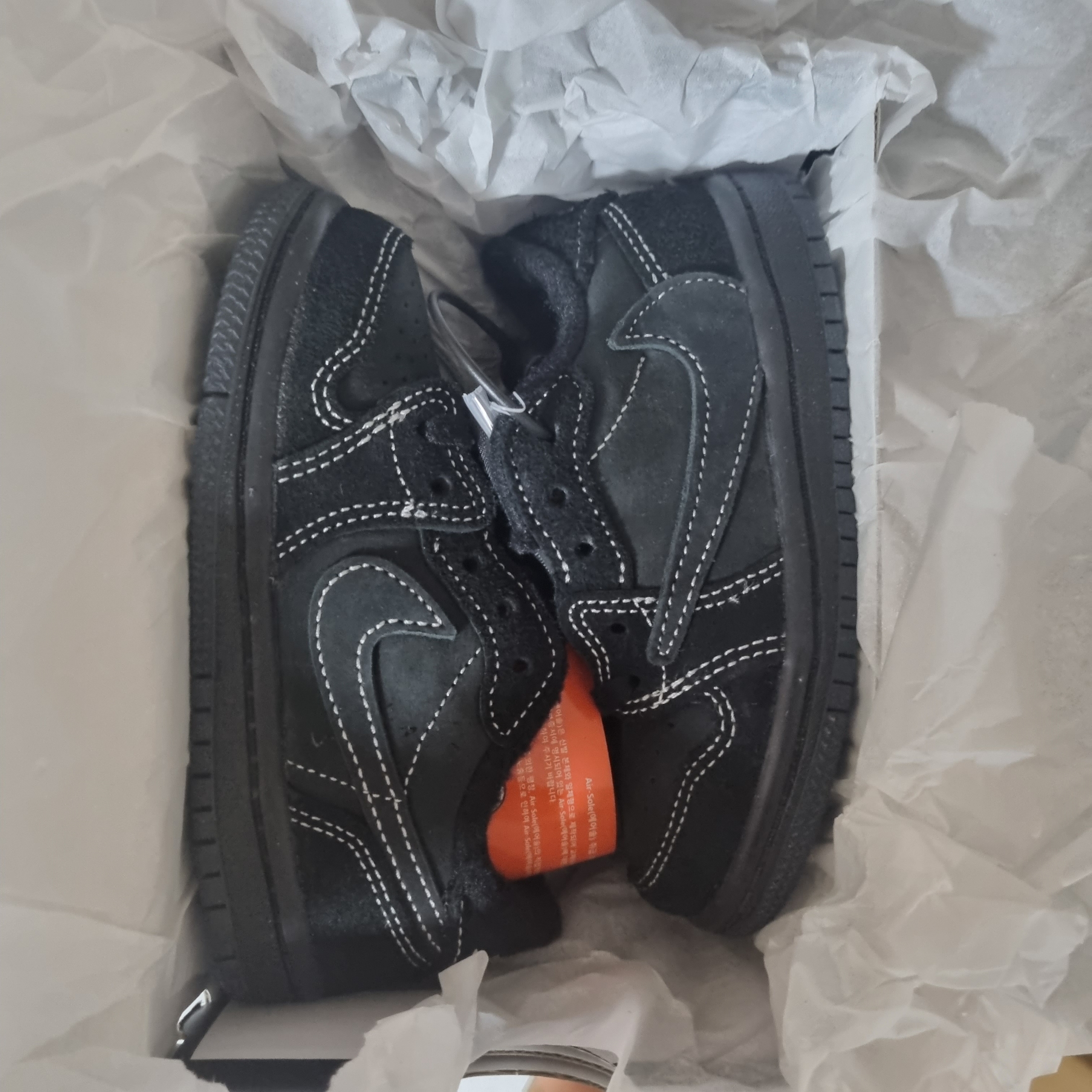 (TD) Jordan 1 x Travis Scott Retro Low OG SP Black Phantom 착용 스타일