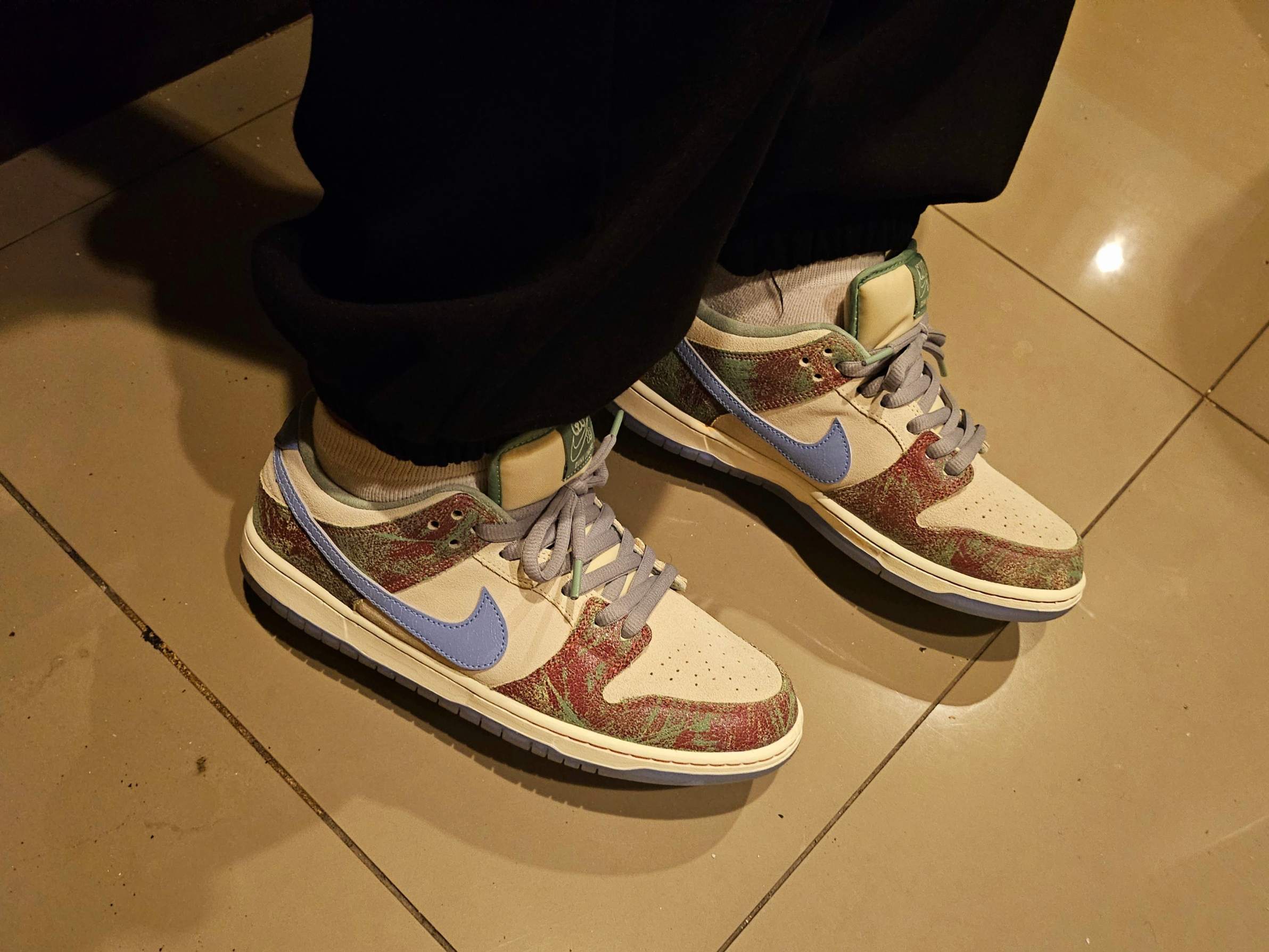Nike x Crenshaw Skate Club SB Dunk Low Sail Light Blue Cedar 착용 스타일 - 2