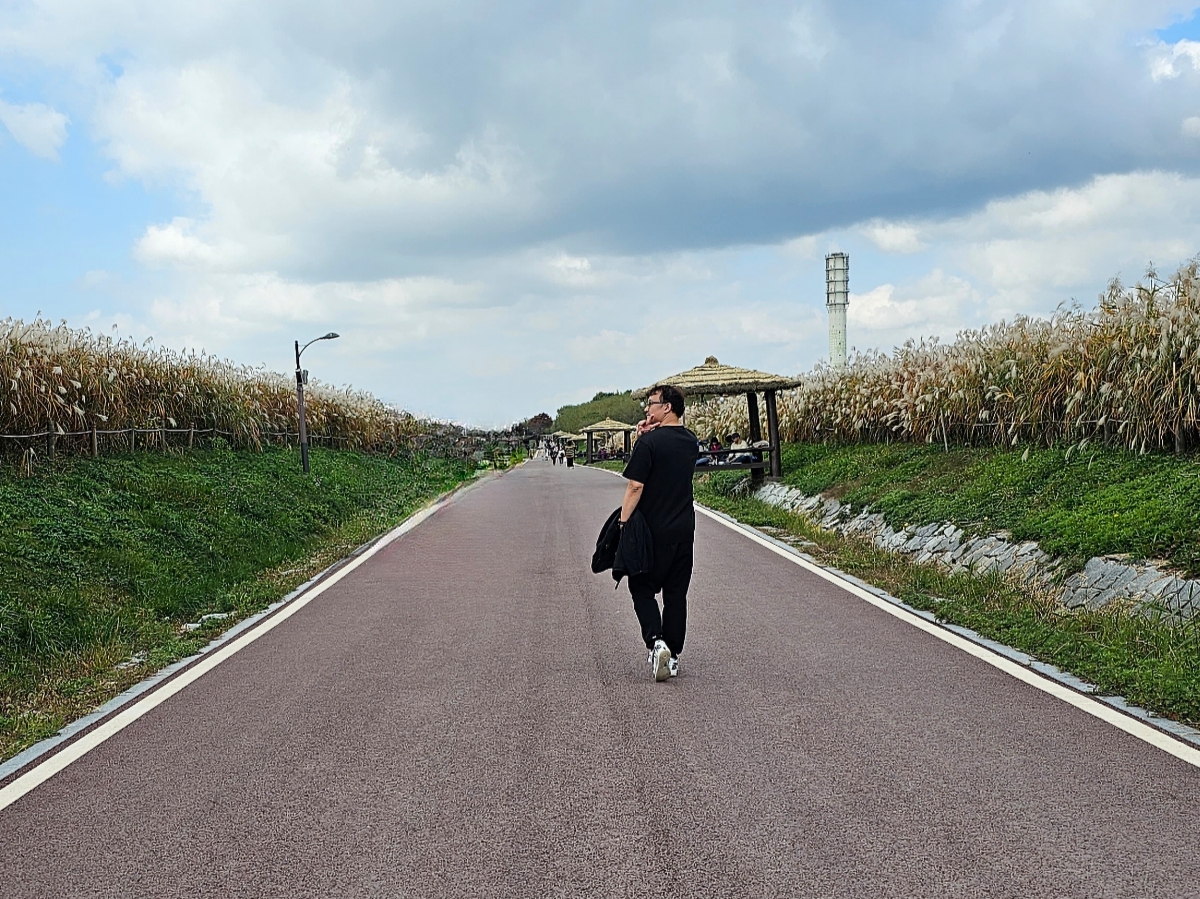 Maison Kitsune x Ader Error Meditation Fox T-Shirt Black, Nike x Peaceminusone Air Force 1 Low Para-Noise 2.0 착용 스타일