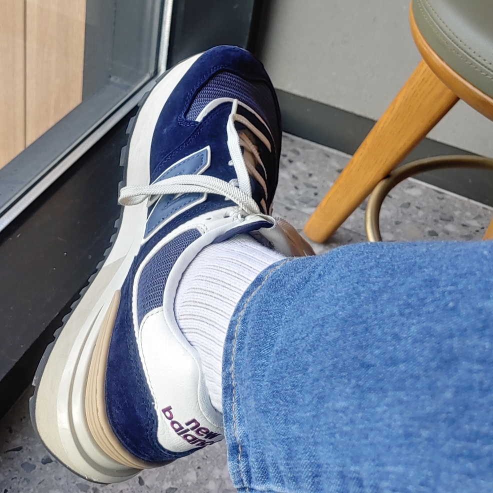 New Balance 574 Legacy Navy 착용 스타일