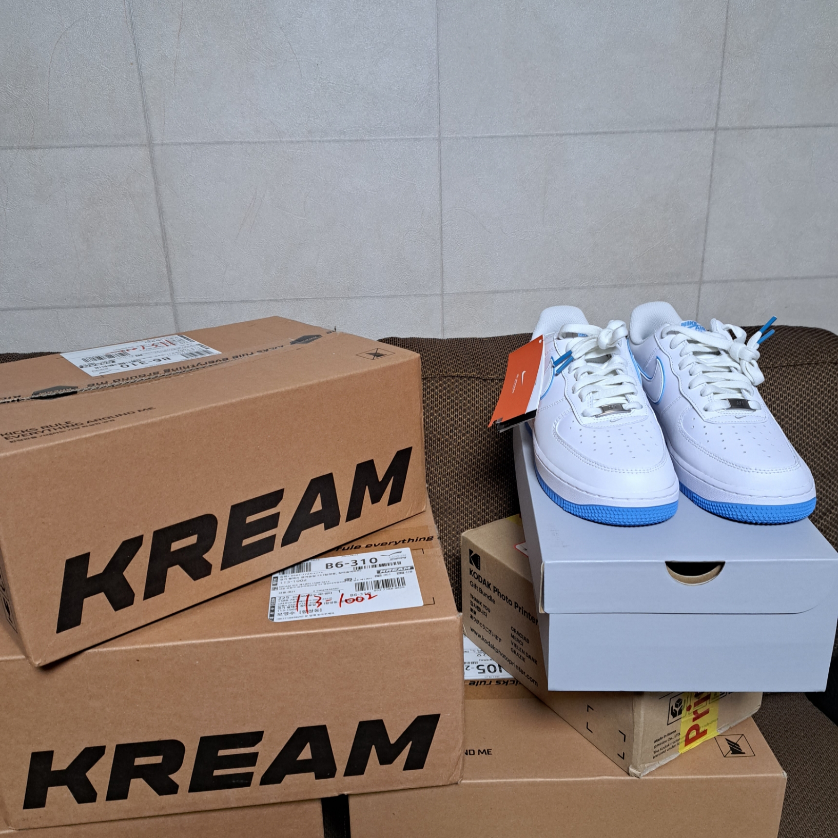Nike Air Force 1 '07 White University Blue 착용 스타일 - 1