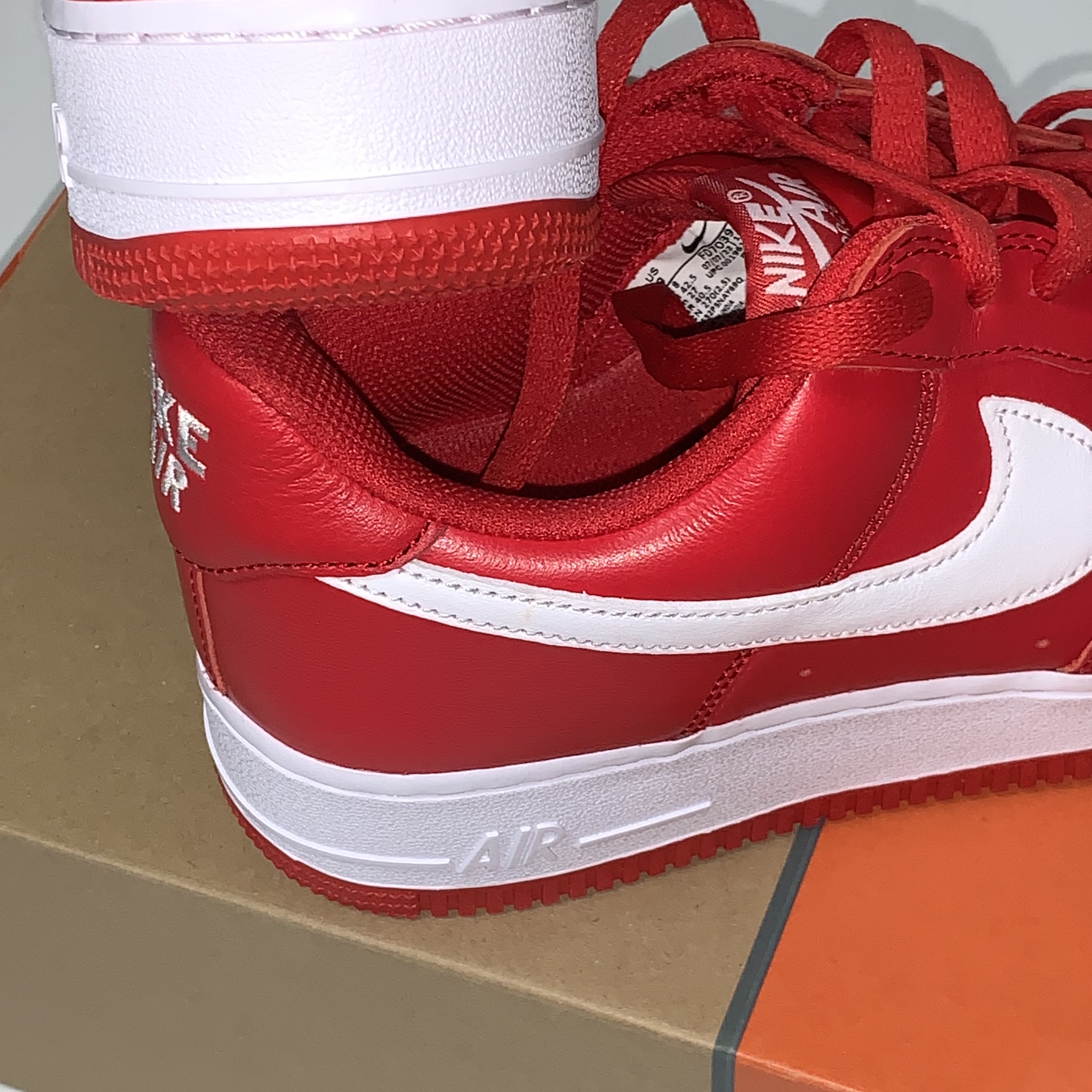 Nike Air Force 1 Low Retro Color of the Month University Red 착용 스타일 - 2