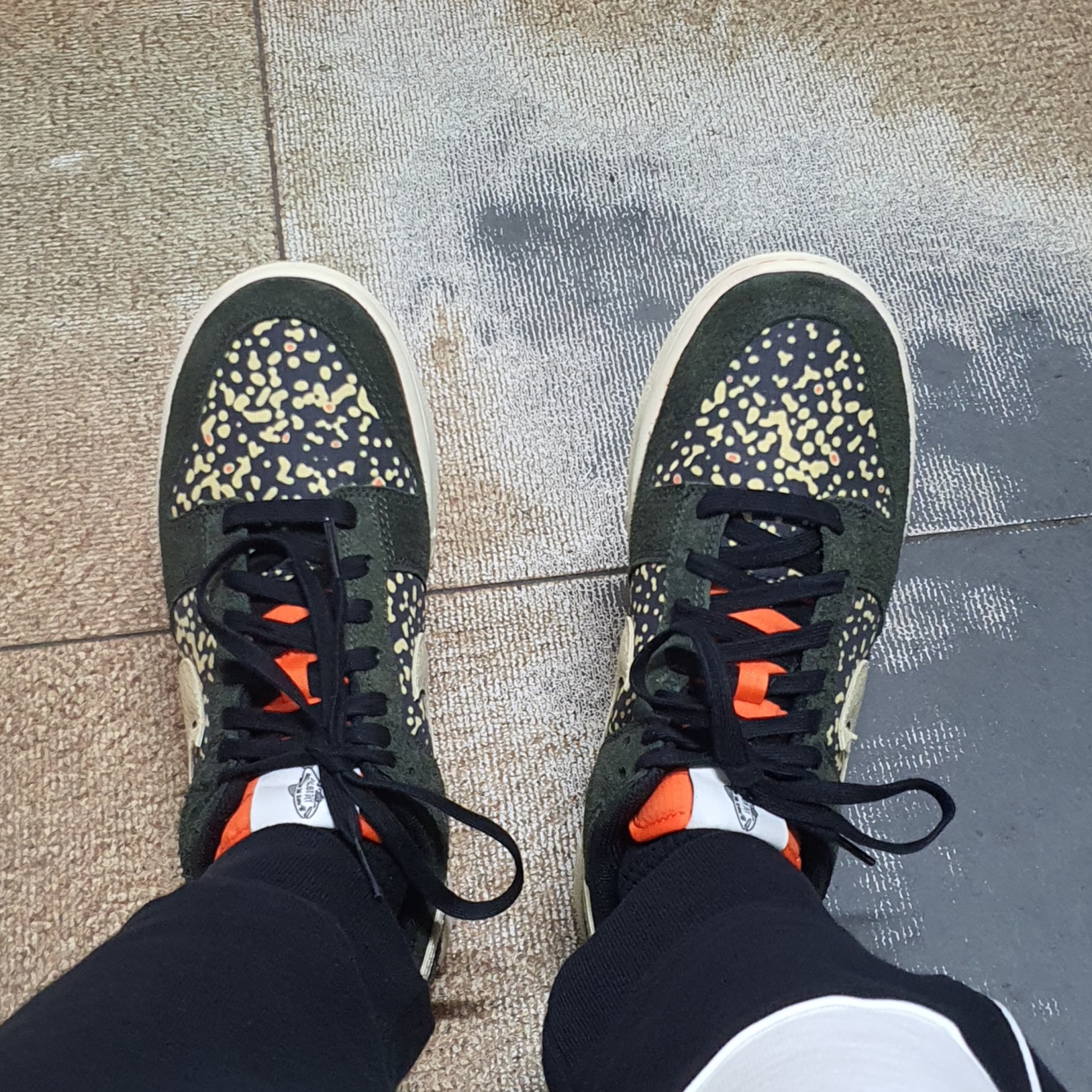 Nike Dunk Low Retro SE Sequoia Alabaster 착용 스타일