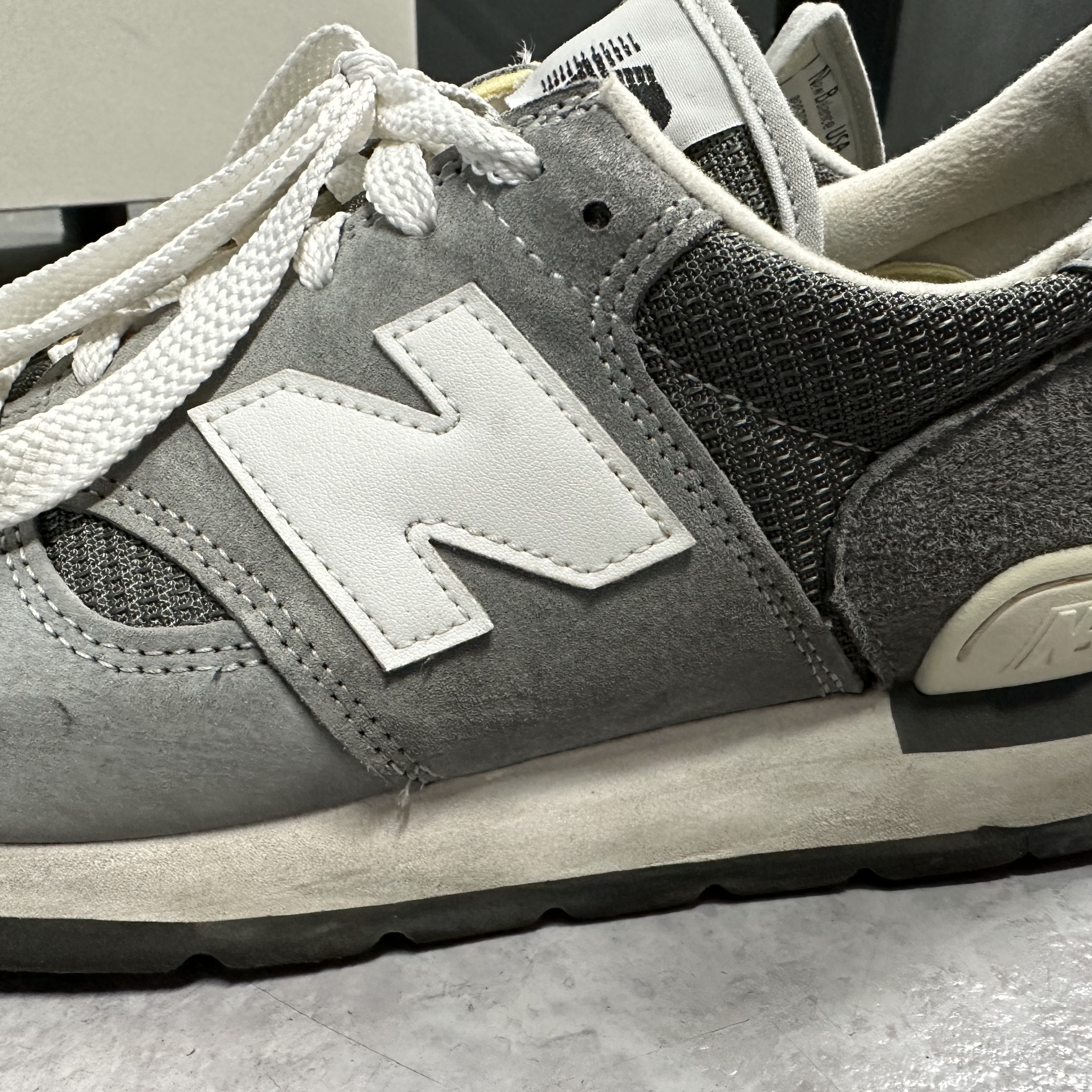 New Balance 990v1 Made in USA Grey White 착용 스타일