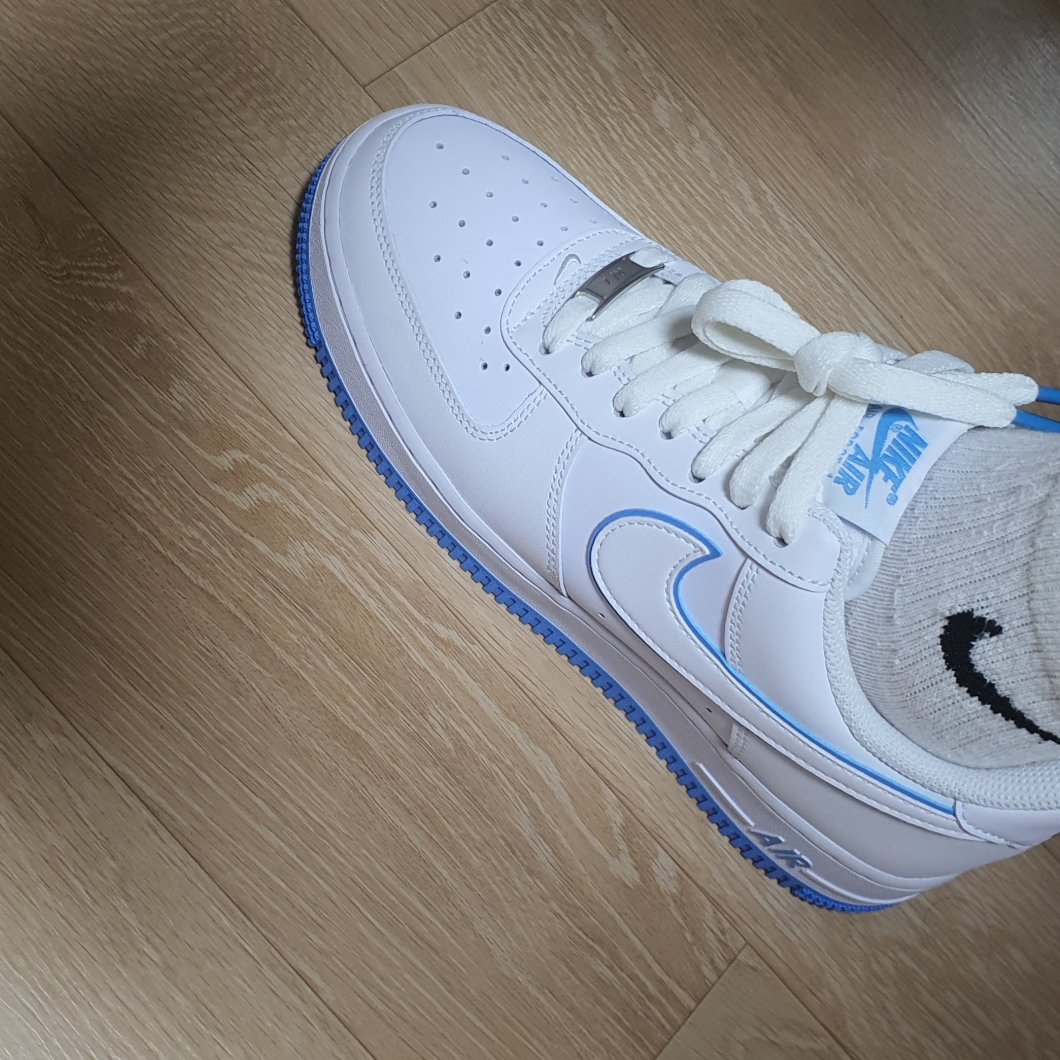 Nike Air Force 1 '07 White University Blue 착용 스타일
