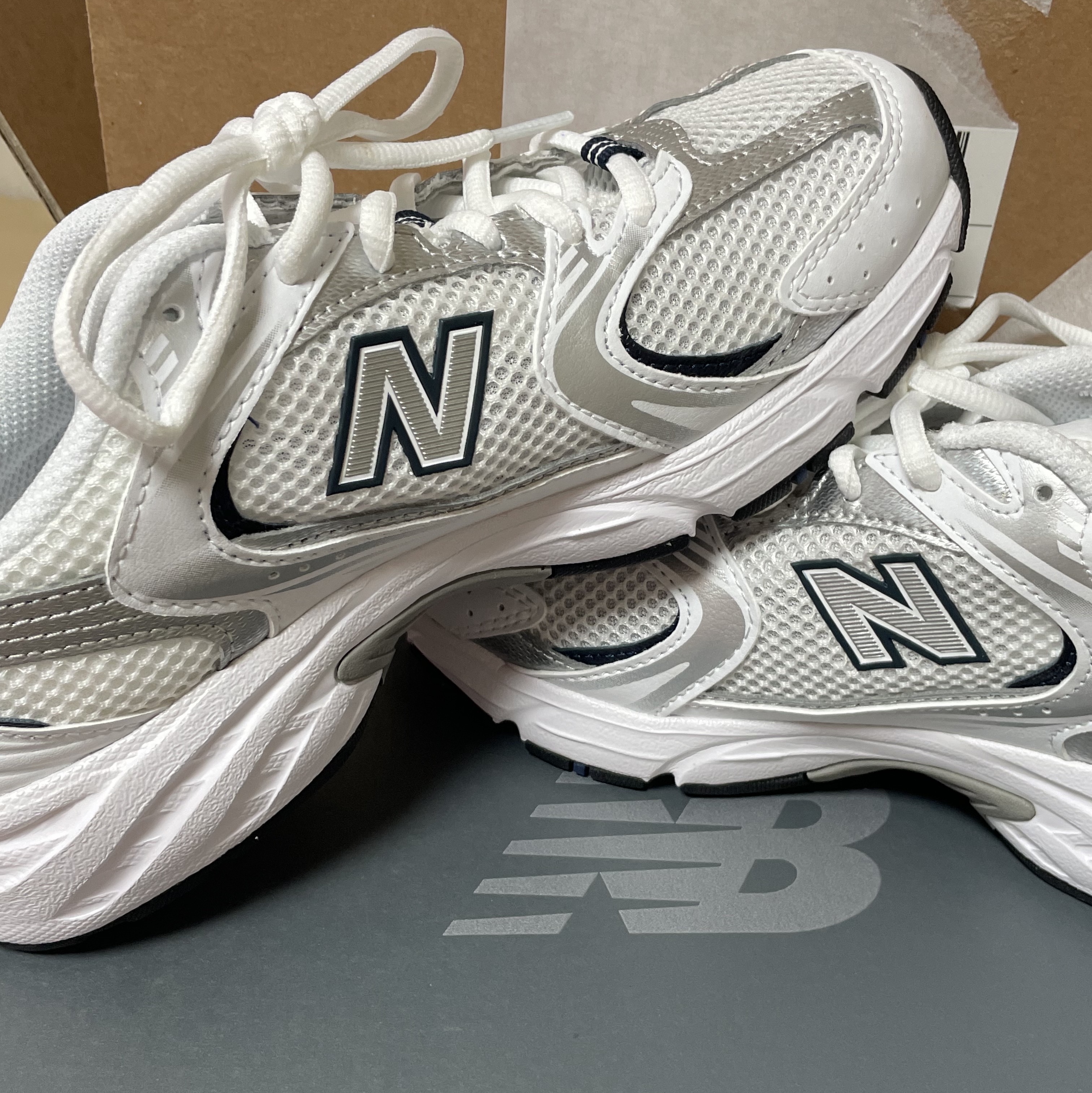 New Balance 530 White 착용 스타일 - 2