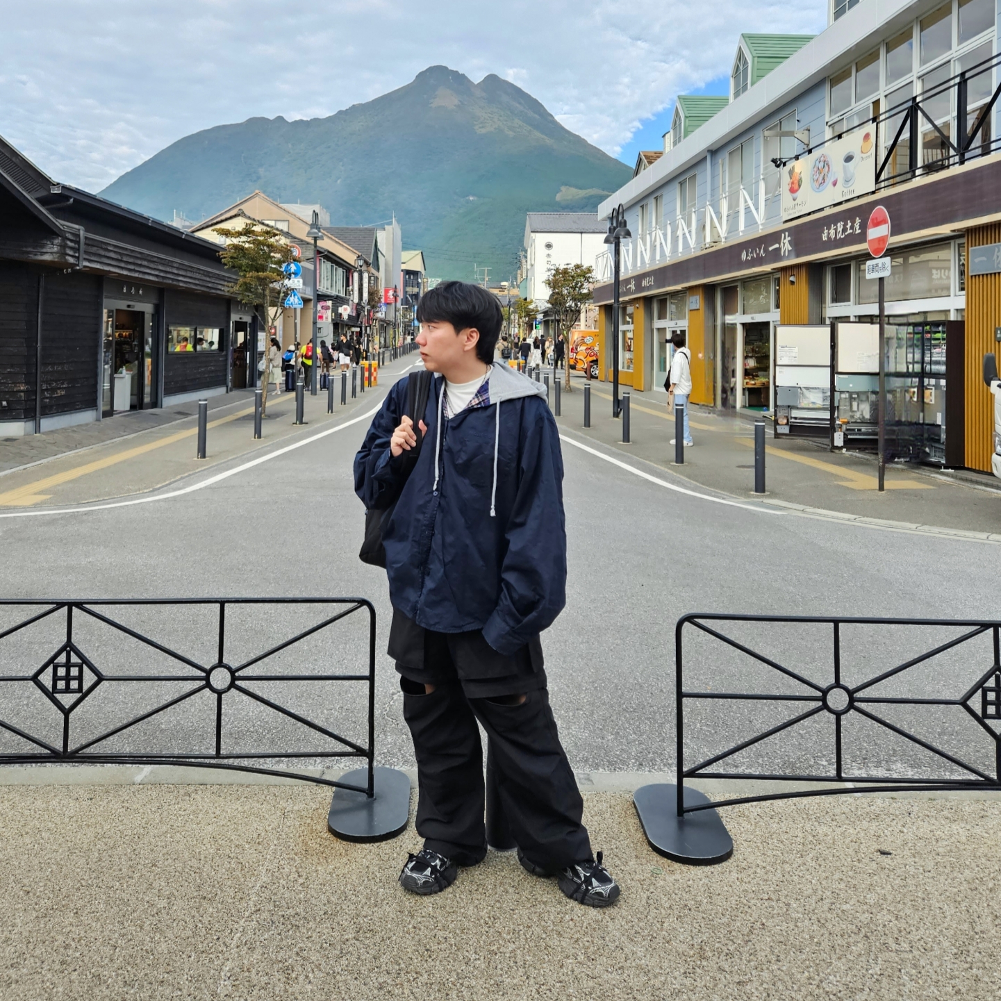 Project G/R Reversible Hoodie Check Shirts Navy, (W) Balenciaga 3XL Sneakers Black 착용 스타일