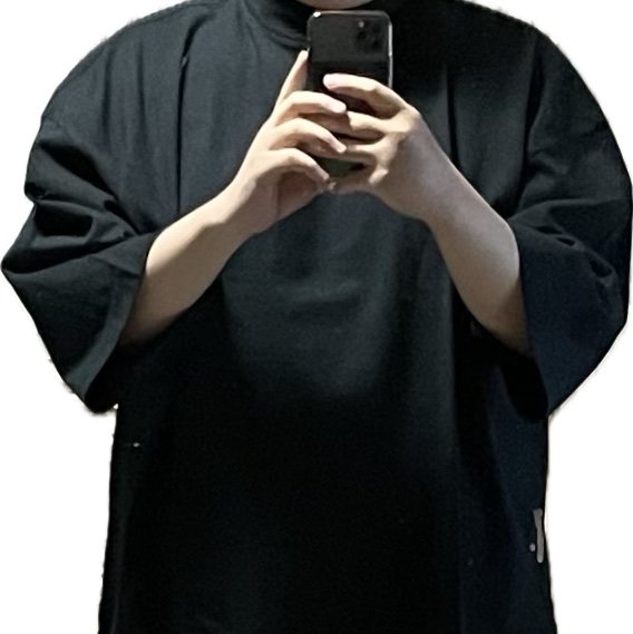 Yeezy Gap Engineered By Balenciaga Dove 3/4 Sleeve T-Shirt Black 착용 스타일