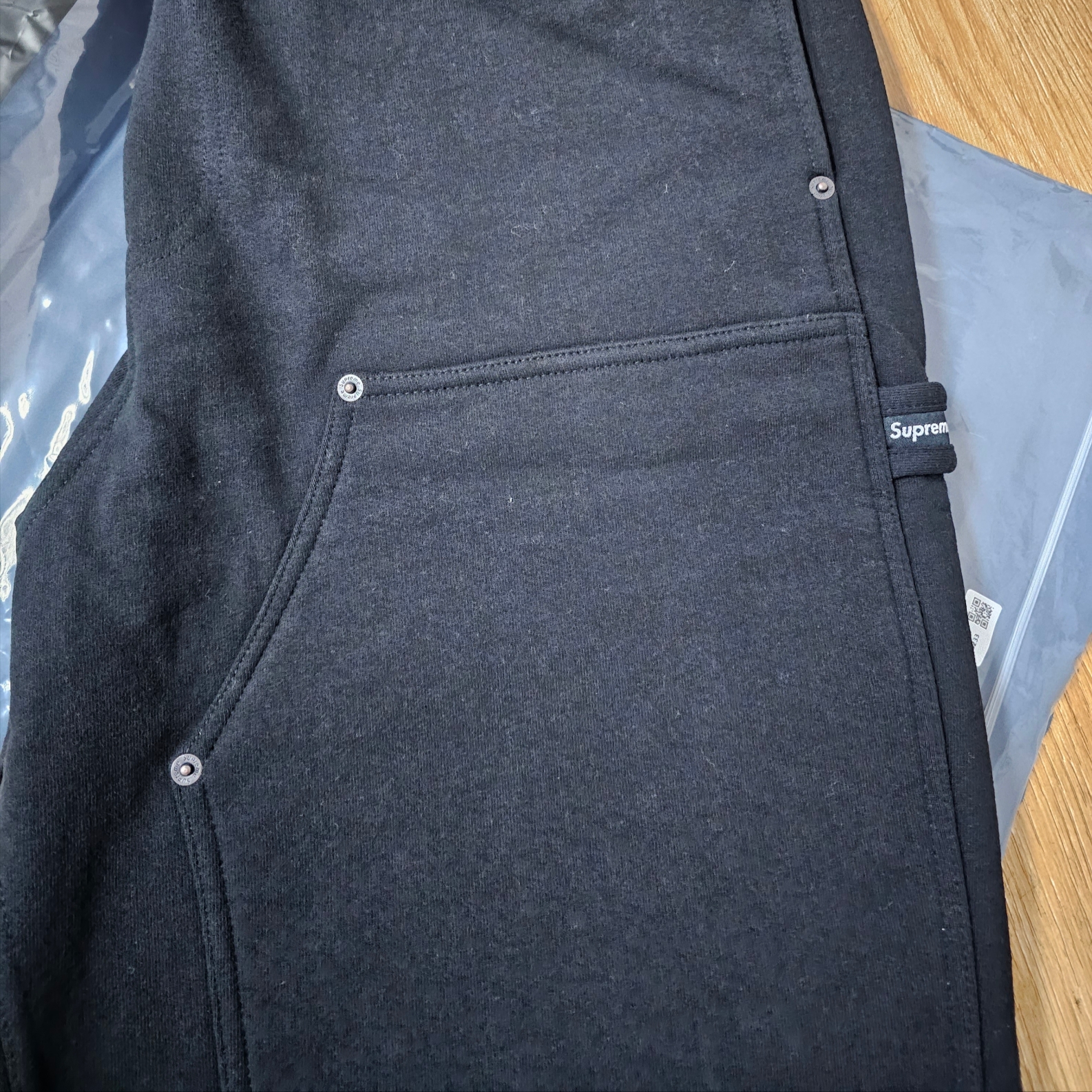 Supreme Double Knee Painter Sweatpants Black - 23SS 착용 스타일