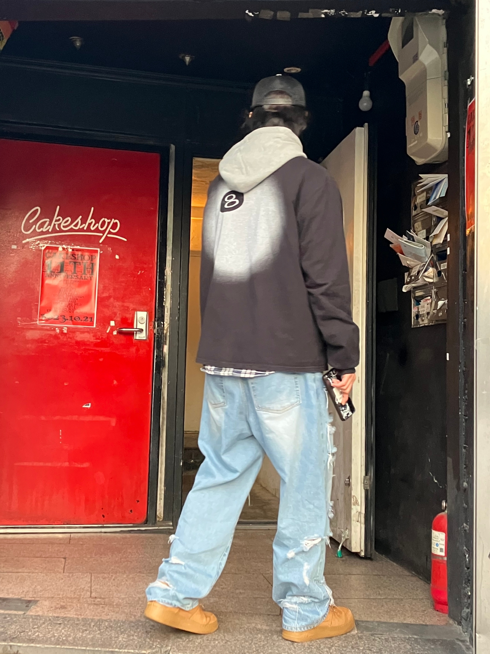 Stussy 8 Ball Fade LS T-Shirt Black, Nike x Supreme Air Force 1 Low Flax 착용 스타일 - 2