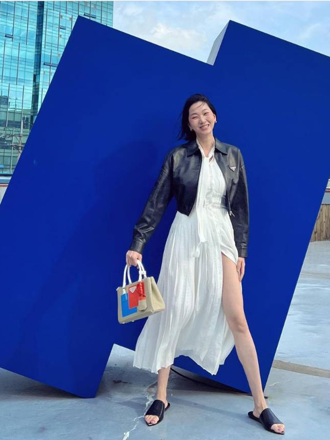 (W) Prada Leather Jacket Black, Prada Small Prada Galleria Saffiano Special Edition Bag Desert Beige Orange 착용 스타일 - 2