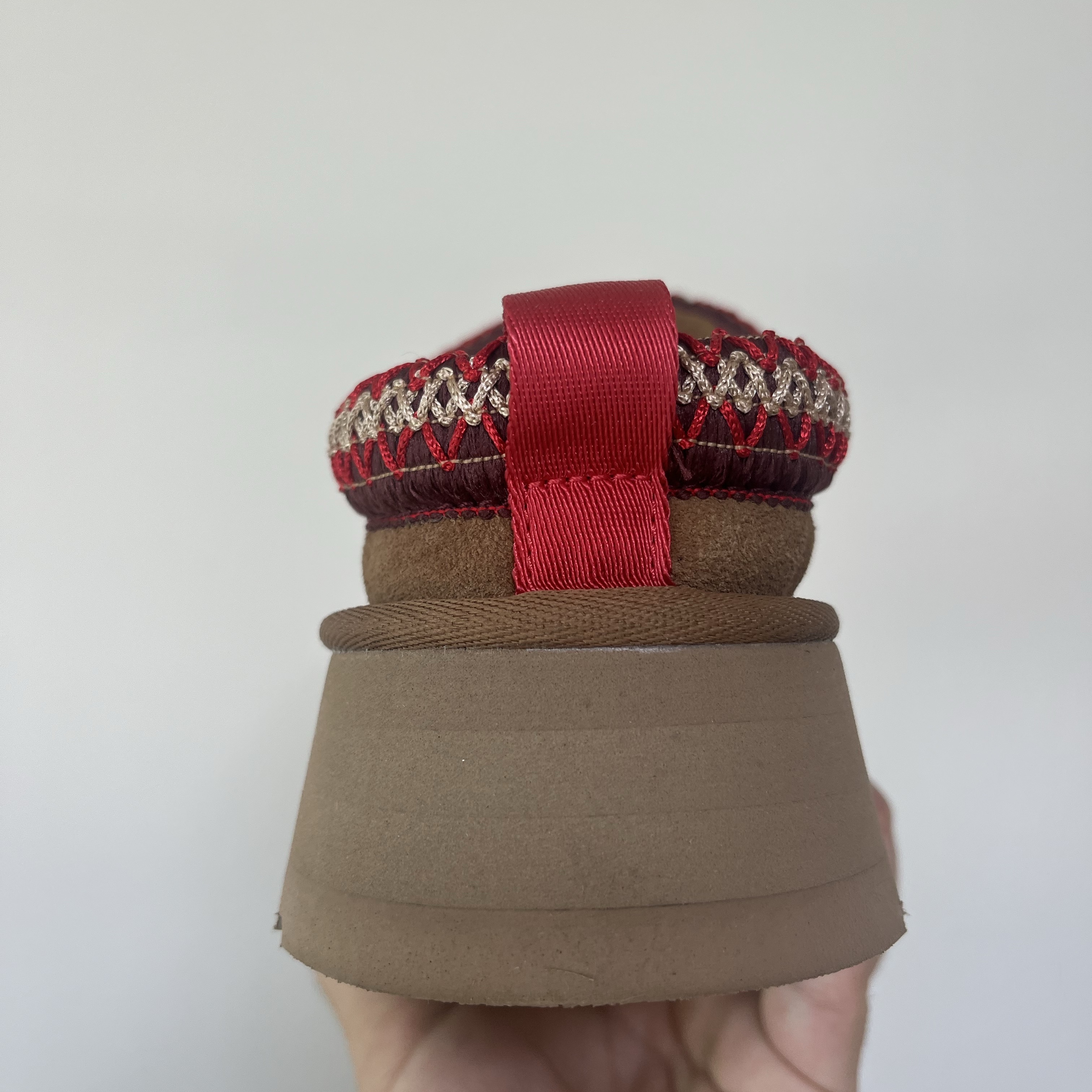 (W) UGG Tazz Slipper Chestnut 착용 스타일 - 3