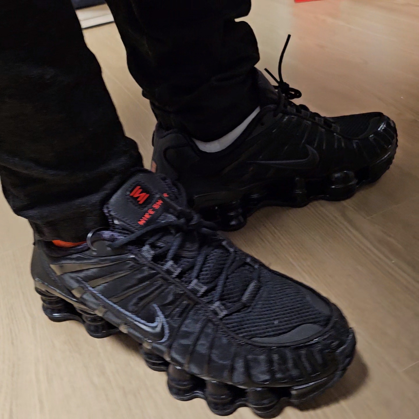(W) Nike Shox TL Black and Max Orange 착용 스타일 - 5