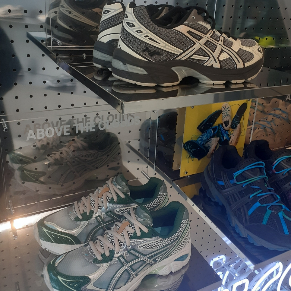 Asics x I4P Gel-1130 Mink Glacier Grey, Asics x Above The Clouds GT-2160 Cream Shamrock Green 착용 스타일