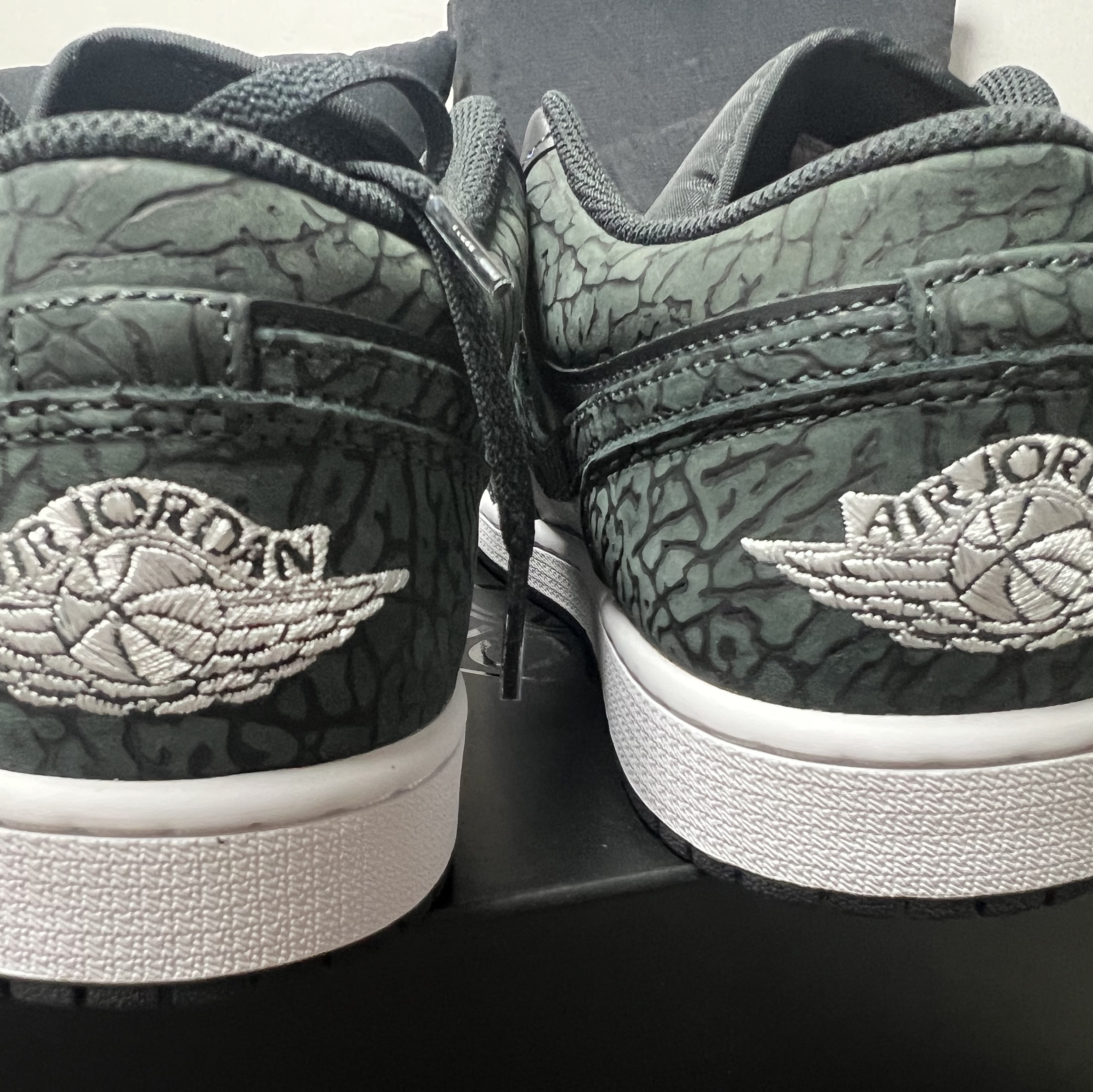 Jordan 1 Low SE Off-Noir Black 착용 스타일 - 3