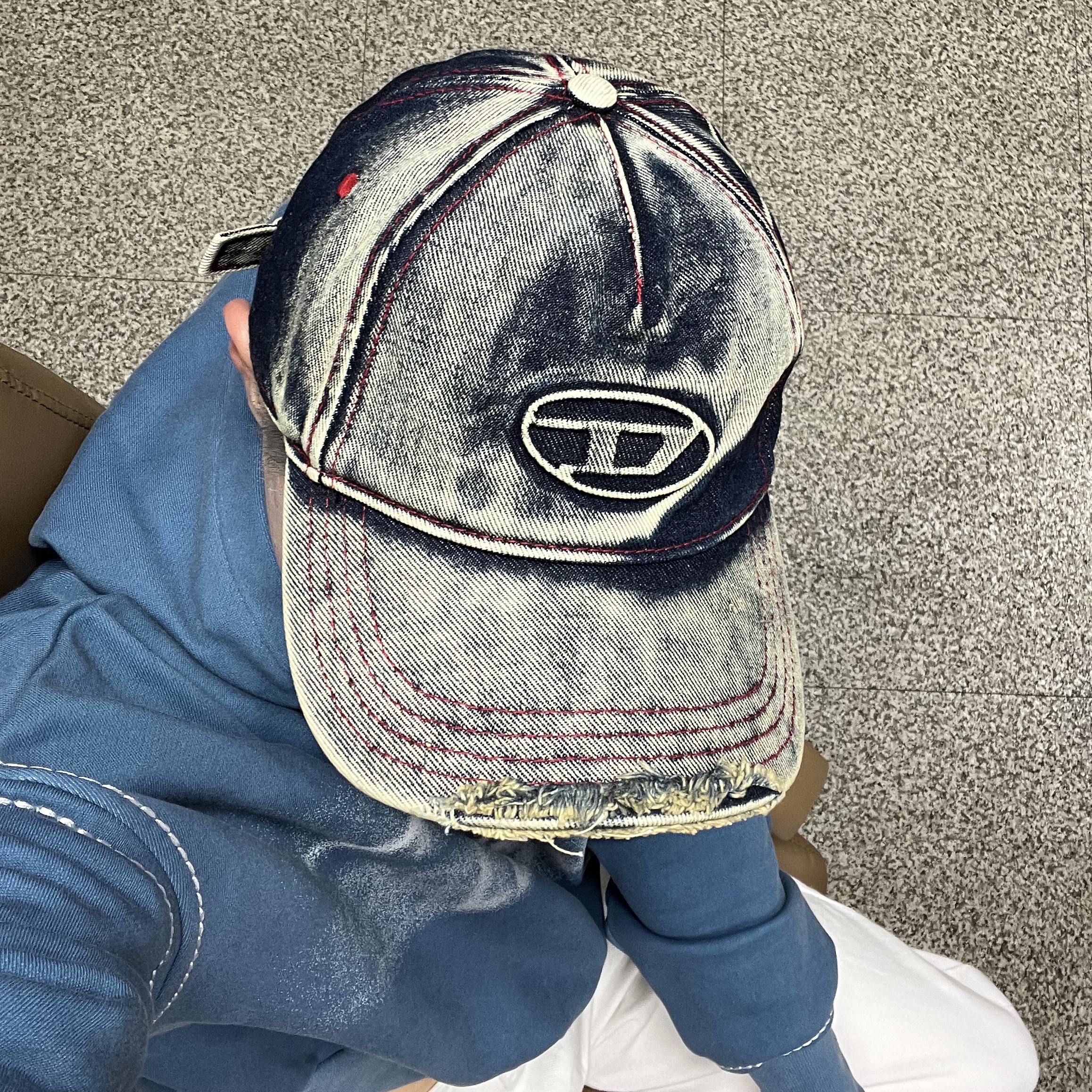Diesel C-Seymon Treated Denim Baseball Cap Blue White 착용 스타일