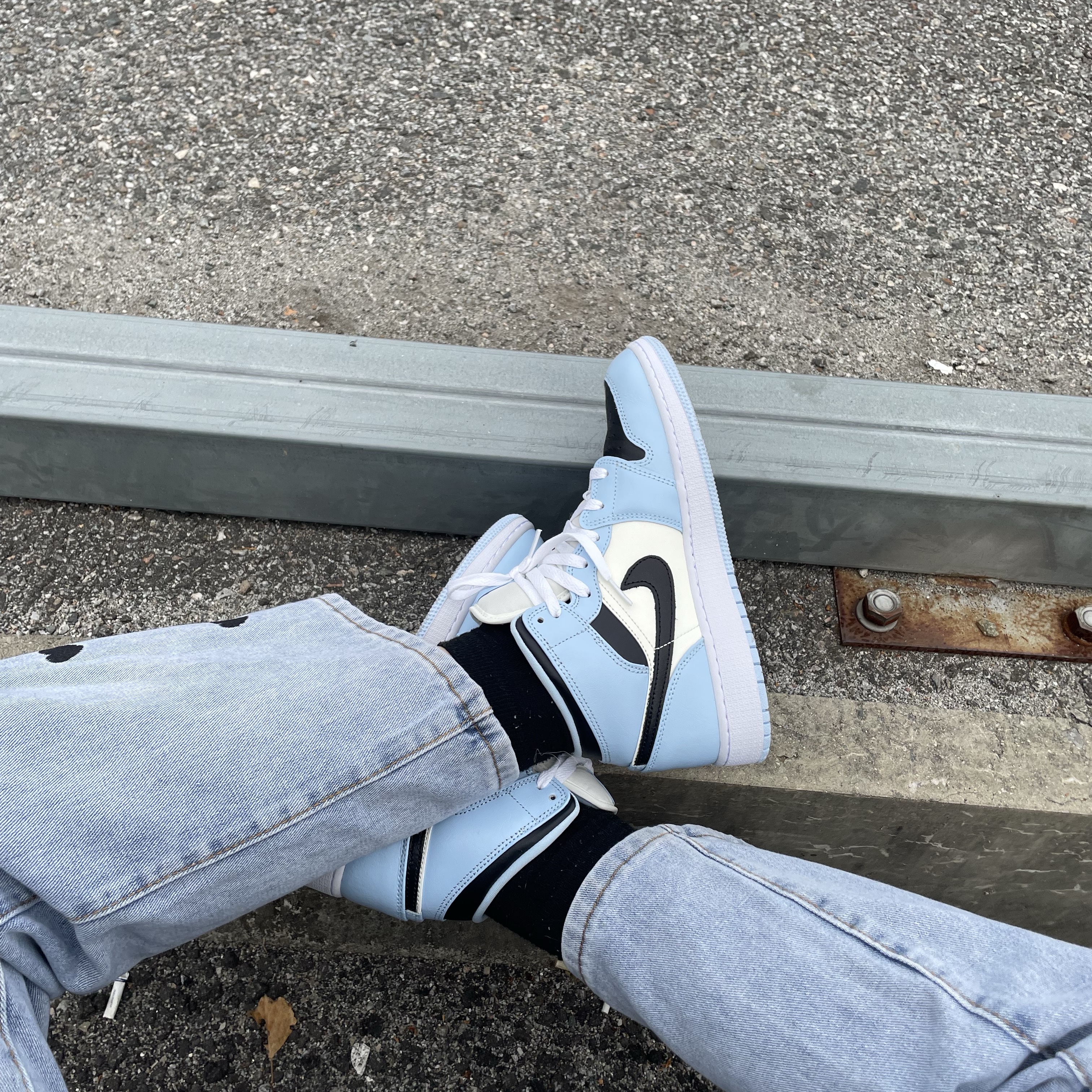 (GS) Jordan 1 Mid Ice Blue Black 착용 스타일