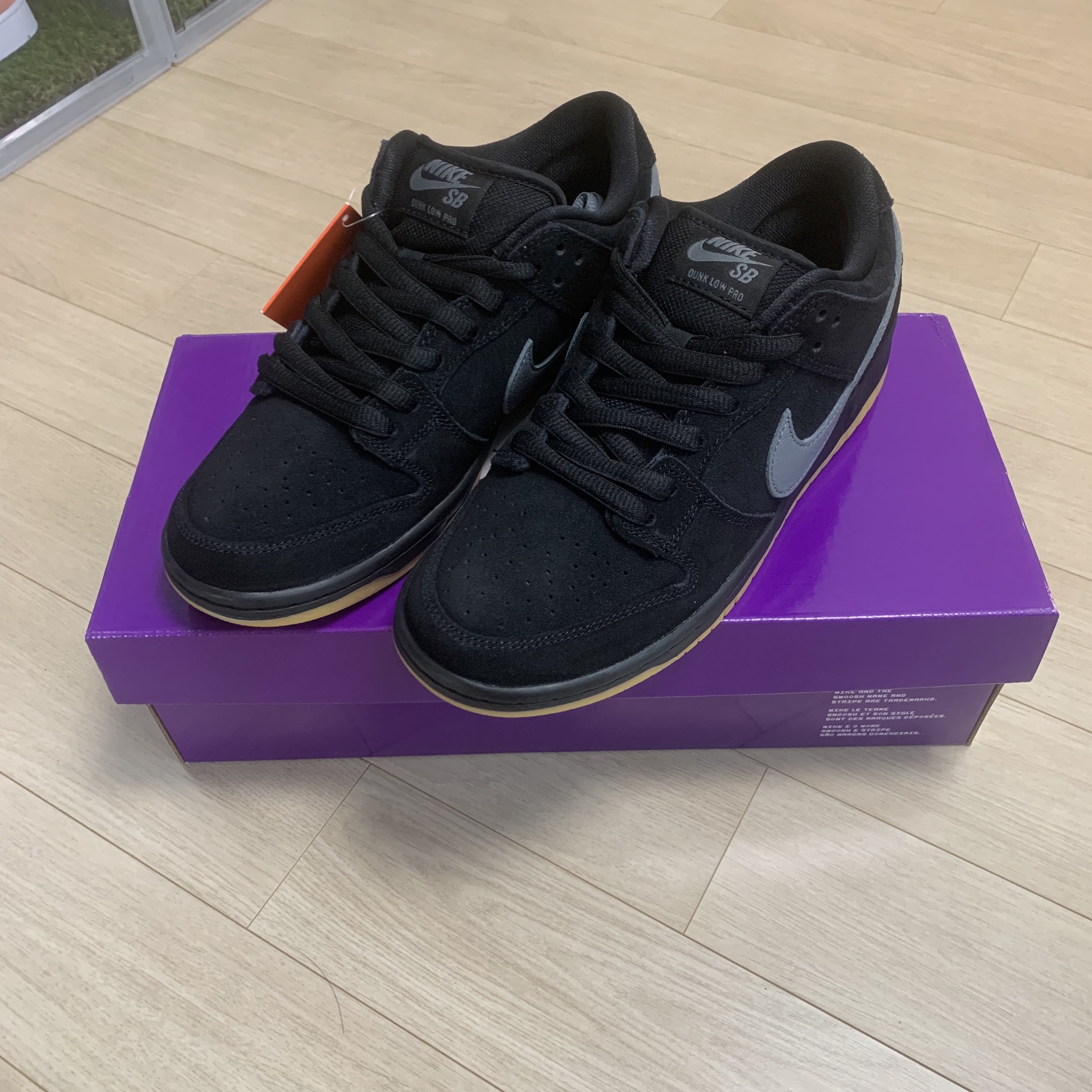 Nike SB Dunk Low Pro Black Cool Grey 착용 스타일 - 1