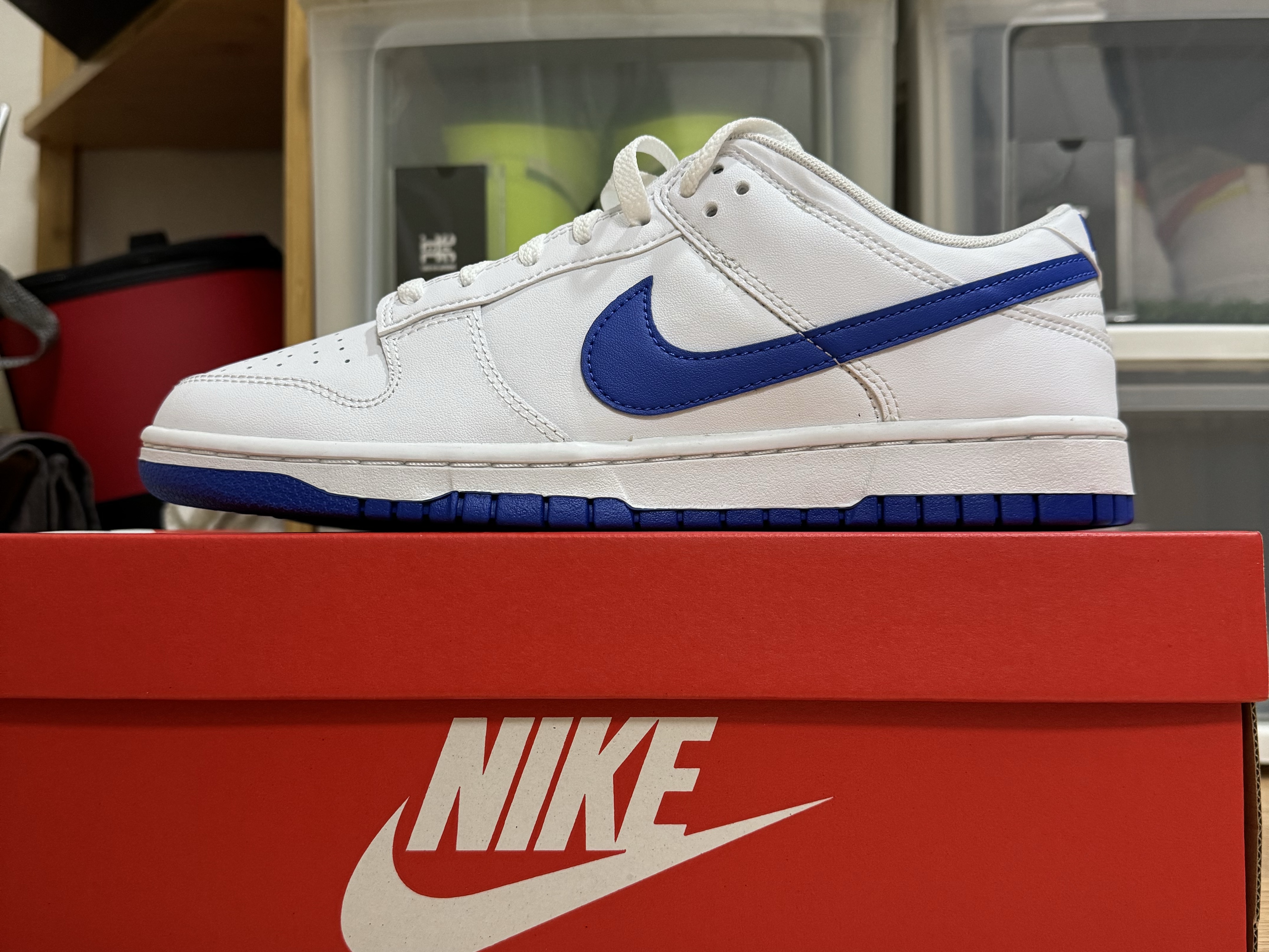 Nike Dunk Low Retro White Hyper Royal 착용 스타일 - 1