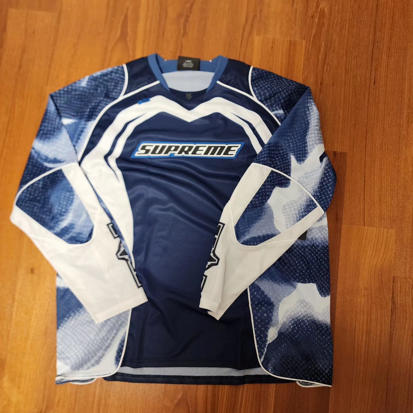 Supreme x Fox Racing Jersey Navy - 23FW 착용 스타일 - 1