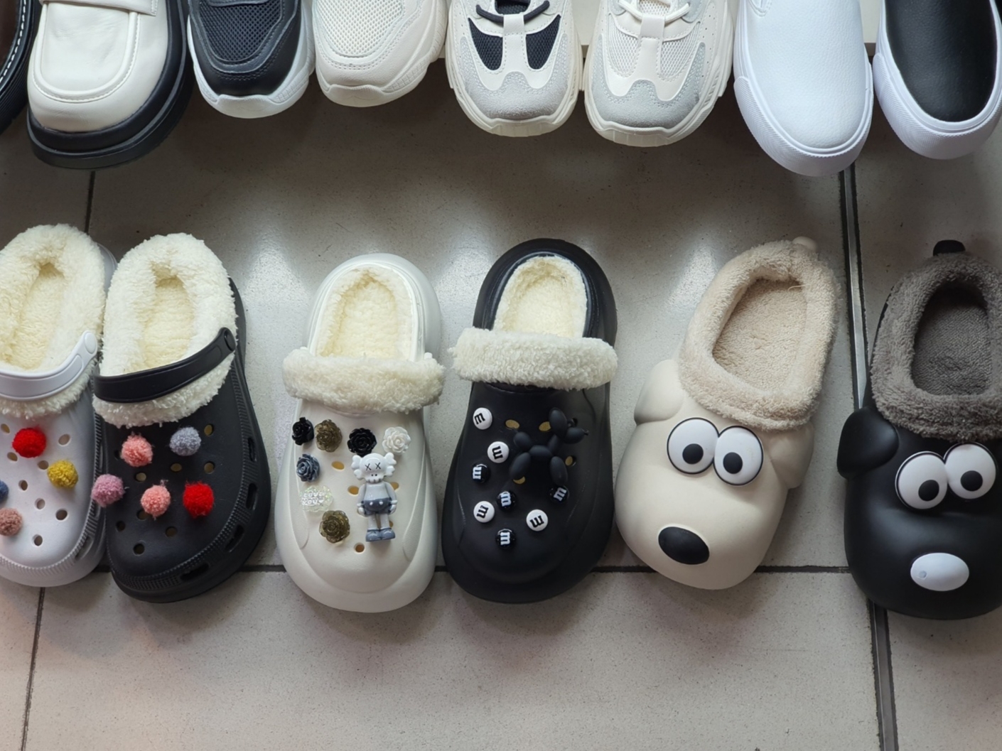 Crocs Baya Lined Clog White Light Grey, Crocs Classic Lined Clog Black 착용 스타일