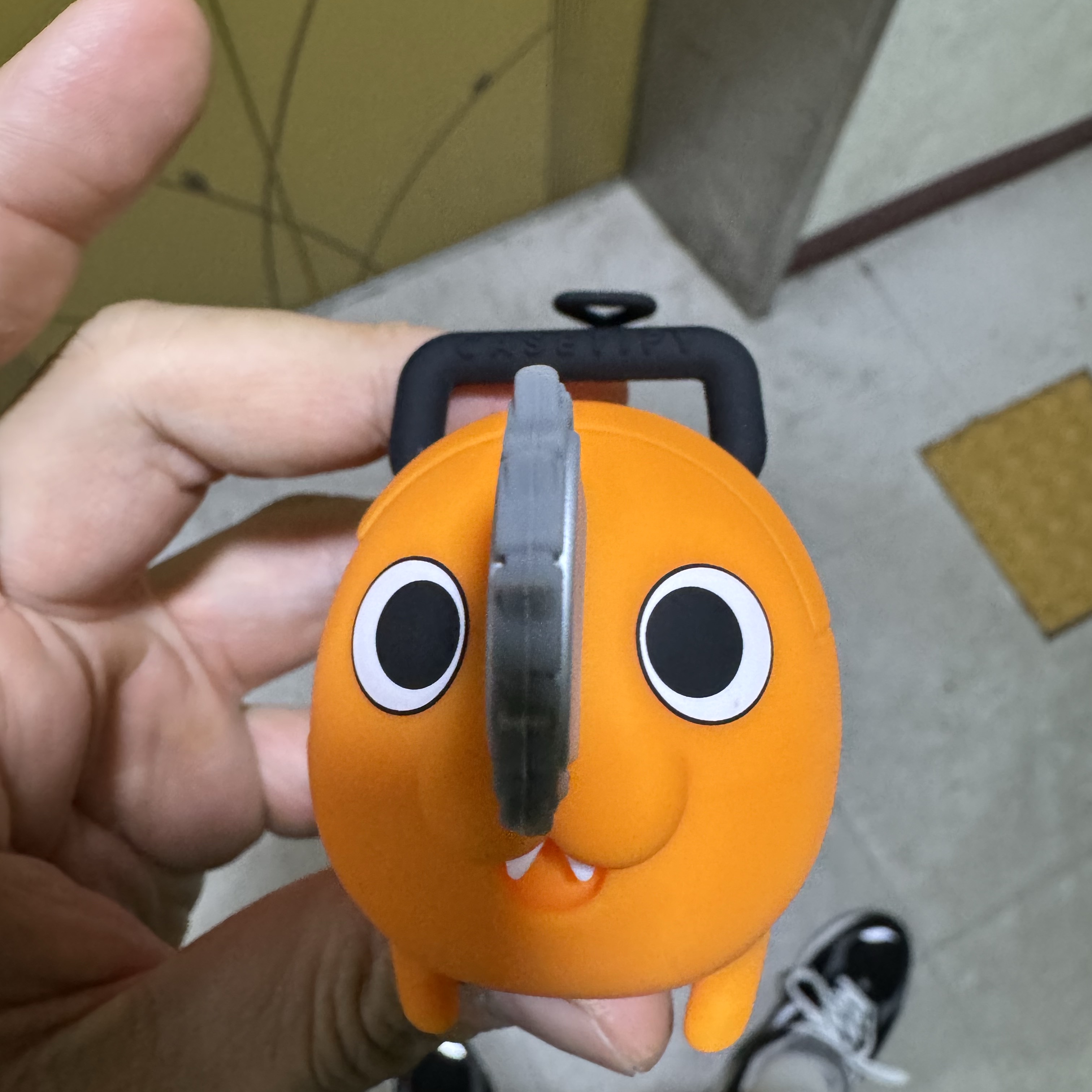Casetify x Chainsaw Man Pochita Collectible AirPods Pro 1st/2nd Gen Case 착용 스타일