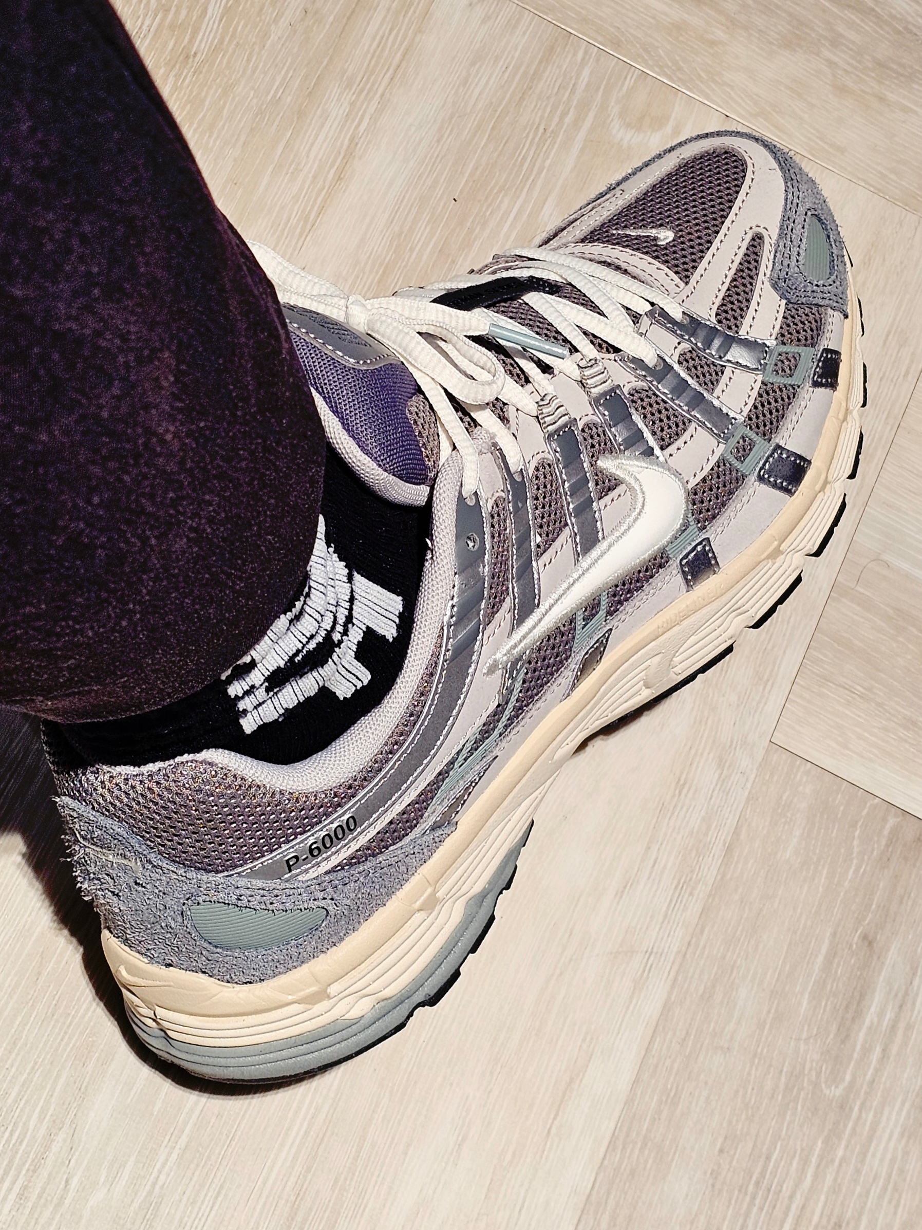 Nike P-6000 Flat Pewter Light Iron Ore 착용 스타일 - 2