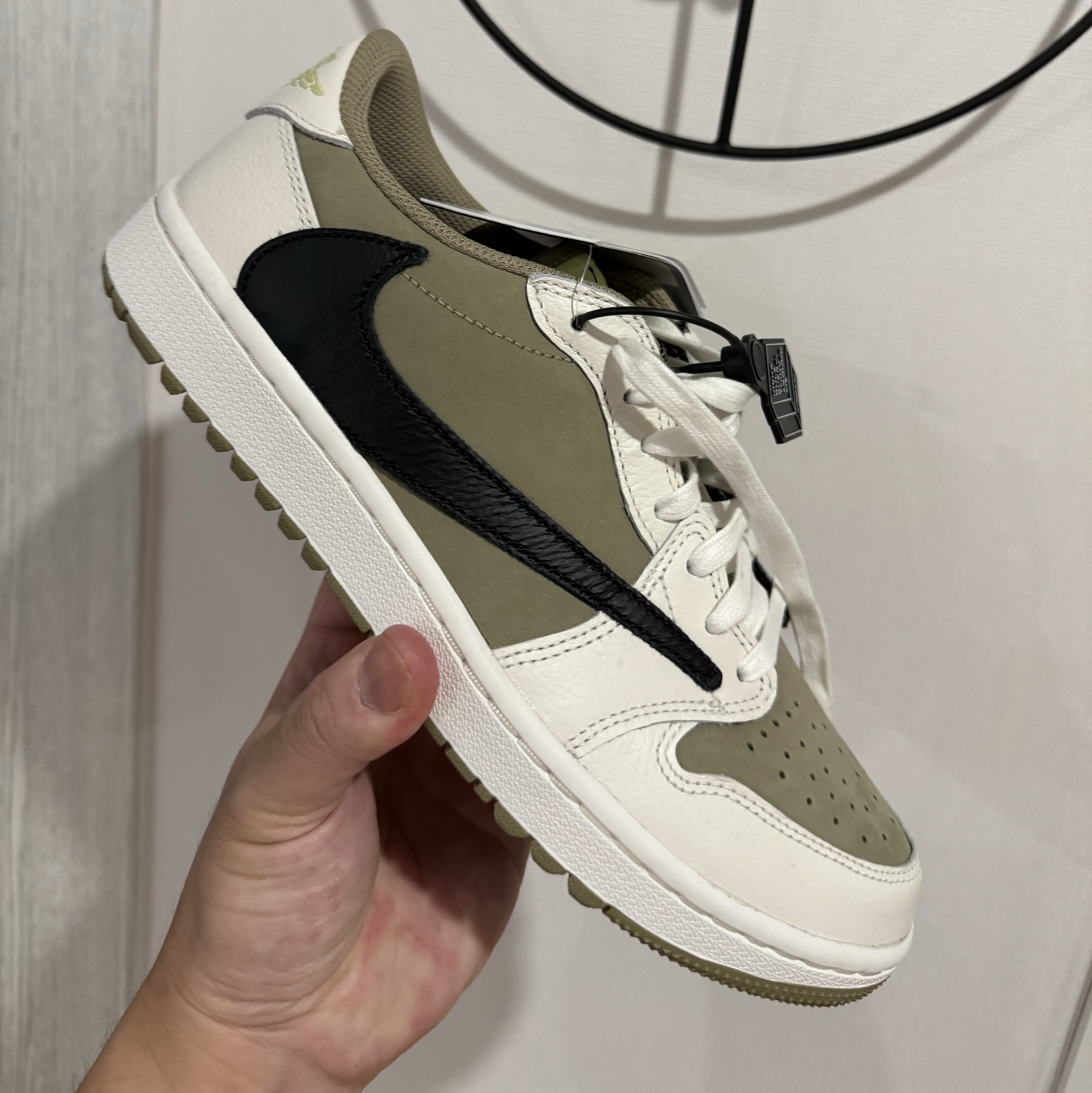 Jordan 1 x Travis Scott Retro Low Golf NRG Neutral Olive 착용 스타일