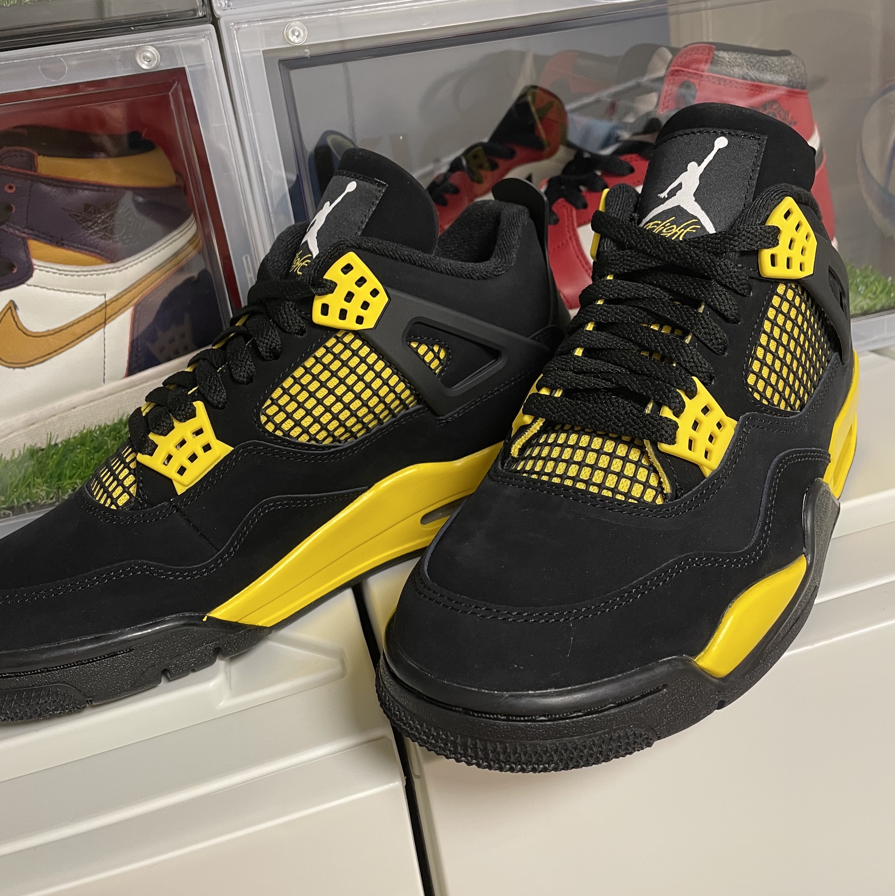 Jordan 4 Retro Thunder 2023 착용 스타일 - 2