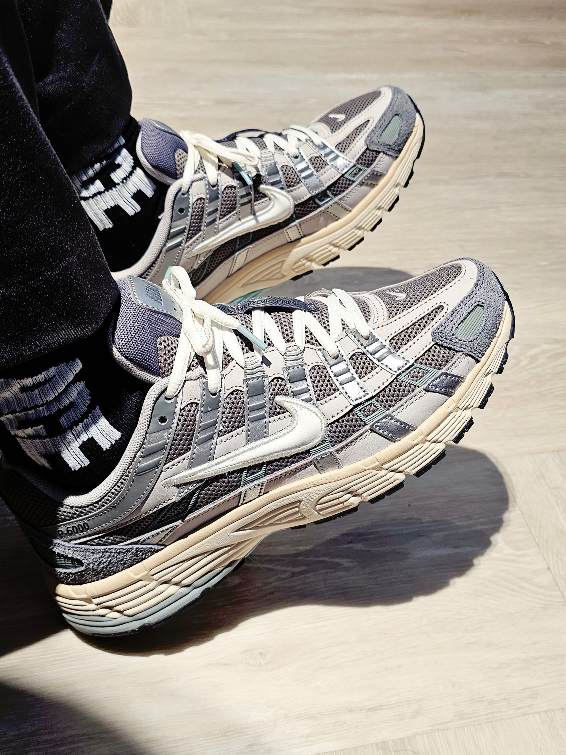 Nike P-6000 Flat Pewter Light Iron Ore 착용 스타일 - 4