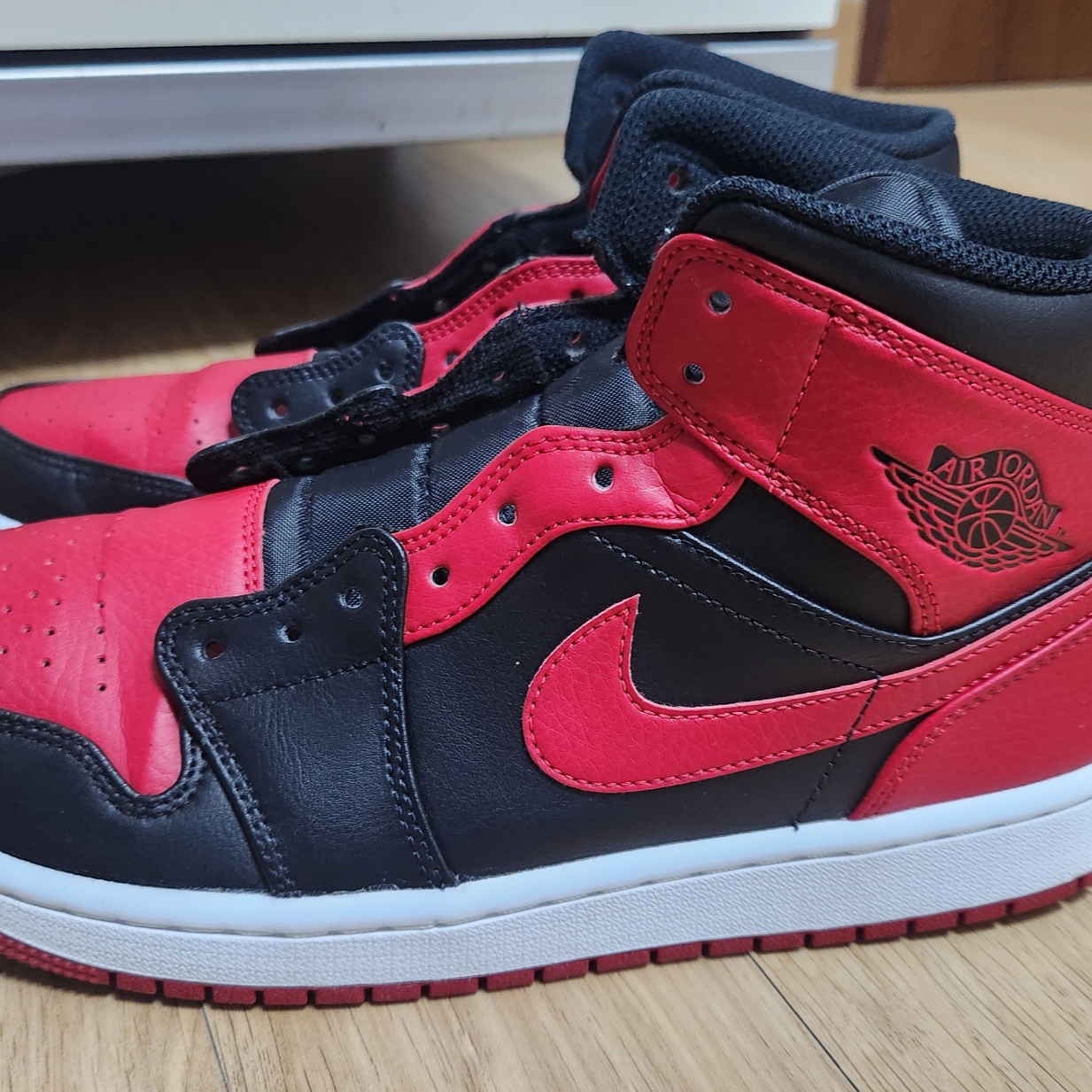Jordan 1 Mid Bred Banned 2020 착용 스타일 - 1