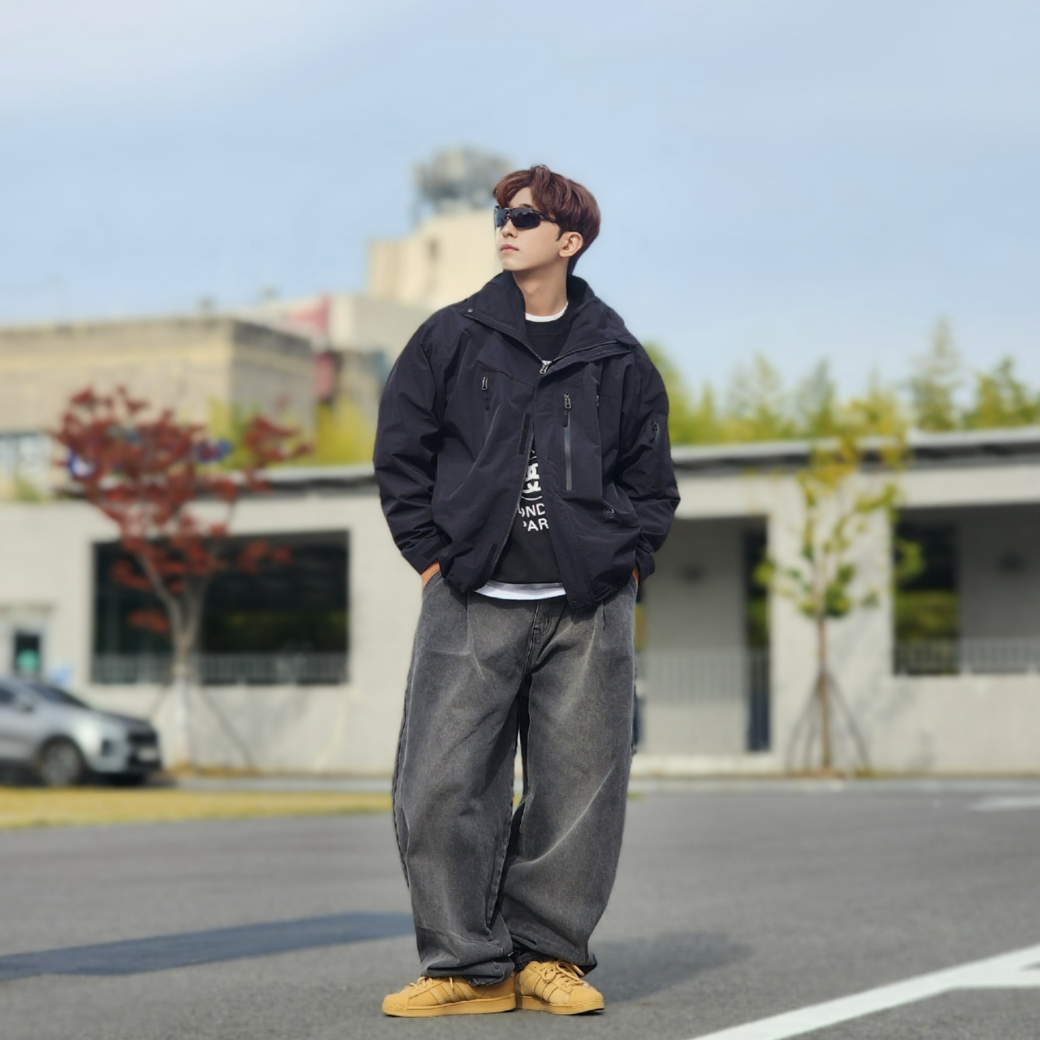 Stussy World Tour Crew Black 2023, Adidas Superstar Golden Beige 착용 스타일 - 3