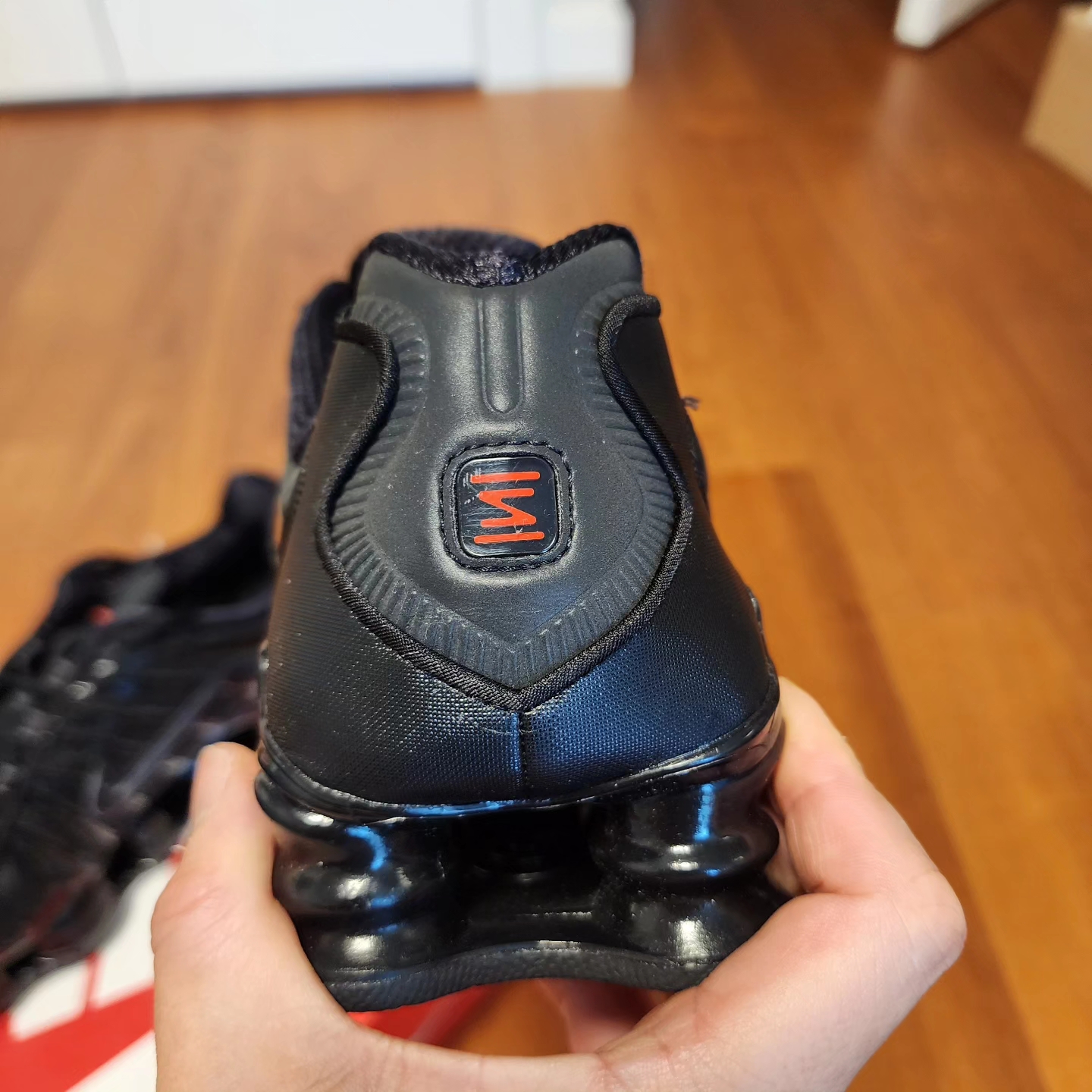 (W) Nike Shox TL Black and Max Orange 착용 스타일 - 4