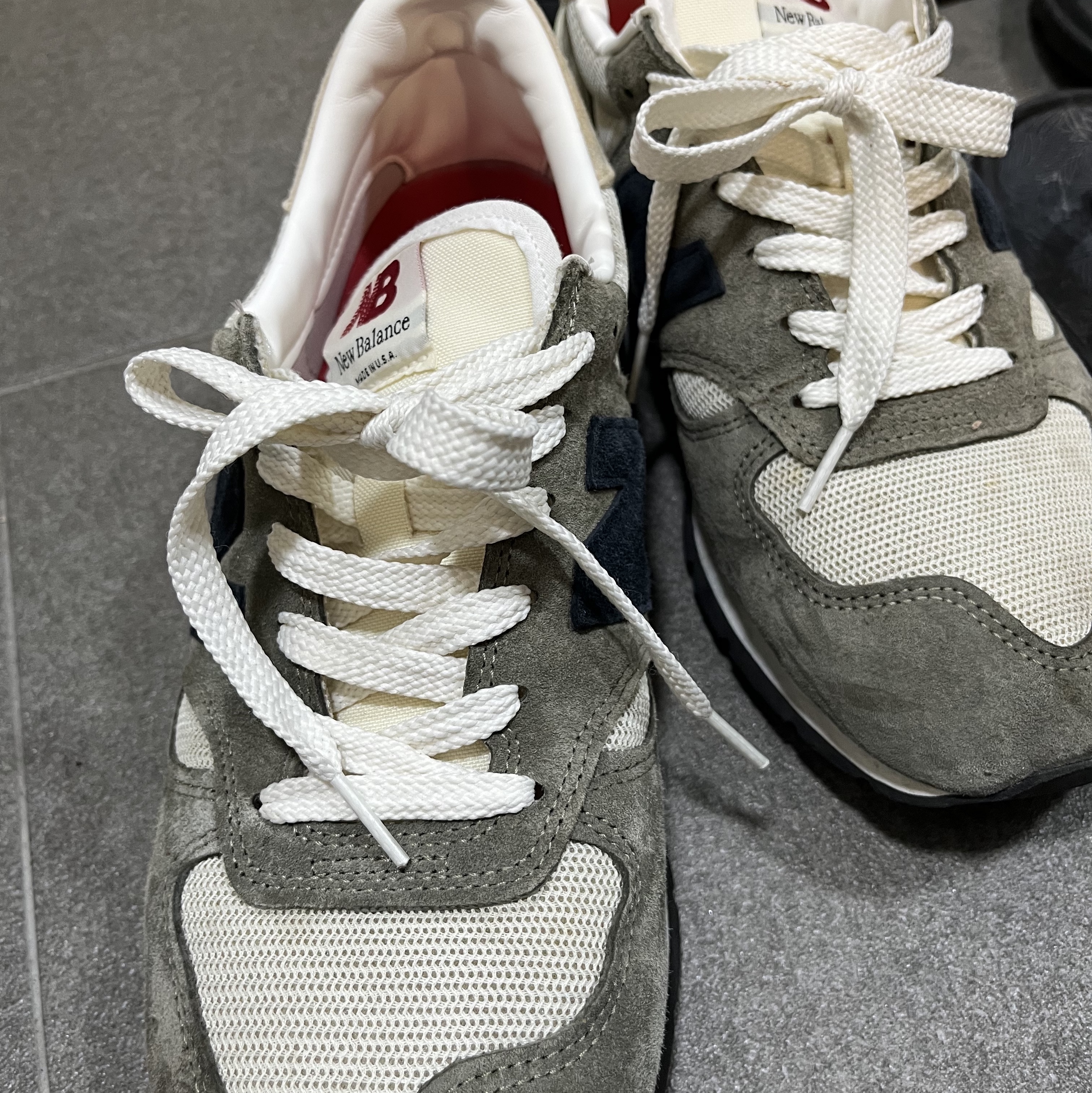 New Balance 990v1 Made in USA Olive 착용 스타일