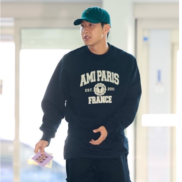 AMI Paris France Sweatshirt Black 착용 스타일