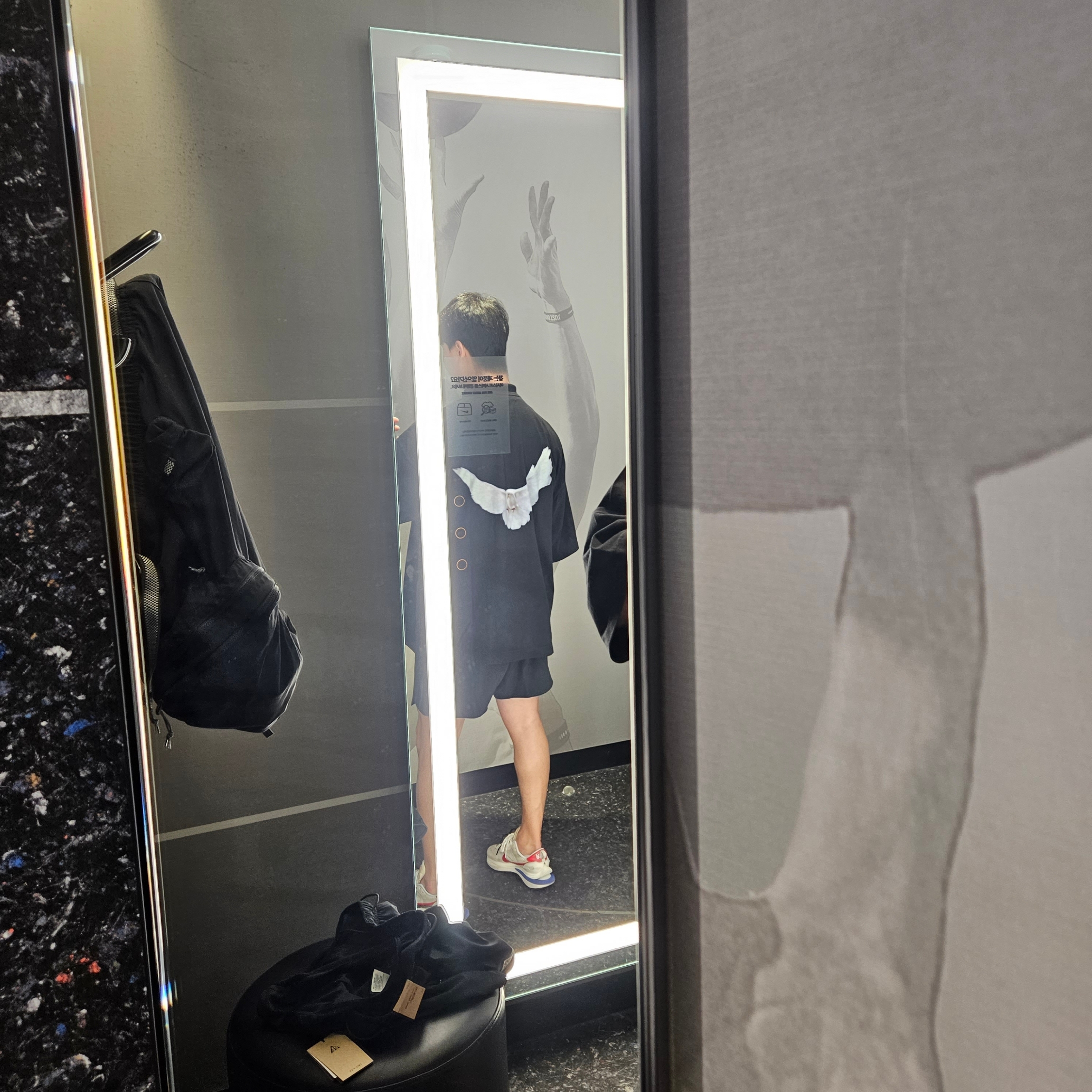Yeezy Gap Engineered By Balenciaga Dove 3/4 Sleeve T-Shirt Black, Nike ACG Dri-Fit New Sands Shorts Black - Asia 착용 스타일