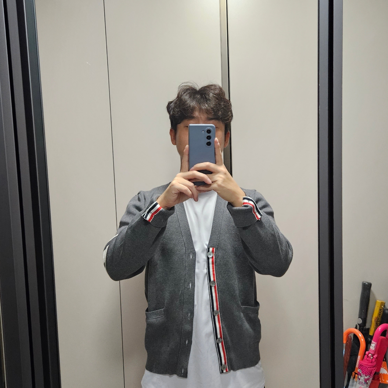 Thom Browne Milano Stitch 4-Bar Cardigan Medium Grey 착용 스타일 - 2