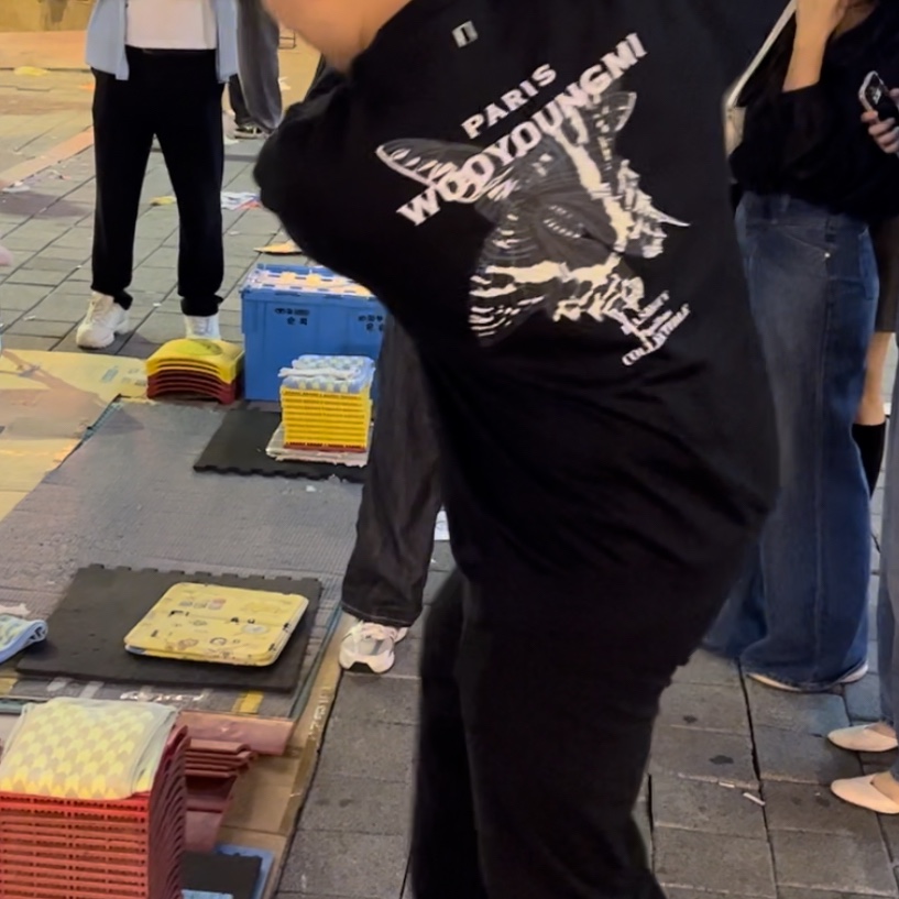 Wooyoungmi Butterfly Back Logo Sweatshirt Black - 23SS 착용 스타일