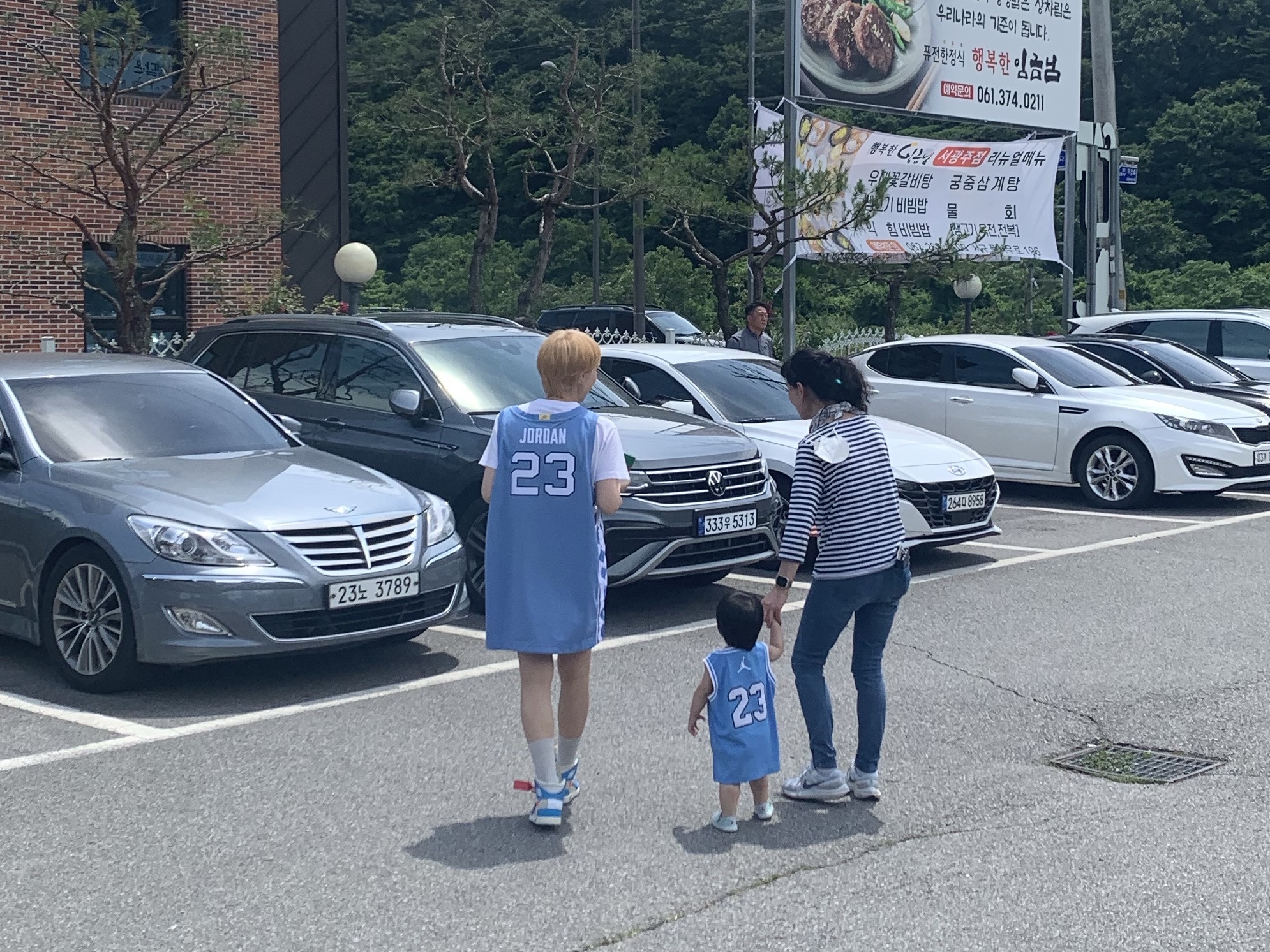 Jordan 1 x Off-White Retro High University Blue, Apple Watch Hermes Series 7 45mm Silver Stainless Steel Case with Single Tour Deployment Buckle Fauve (Korean Ver.) 착용 스타일 - 2