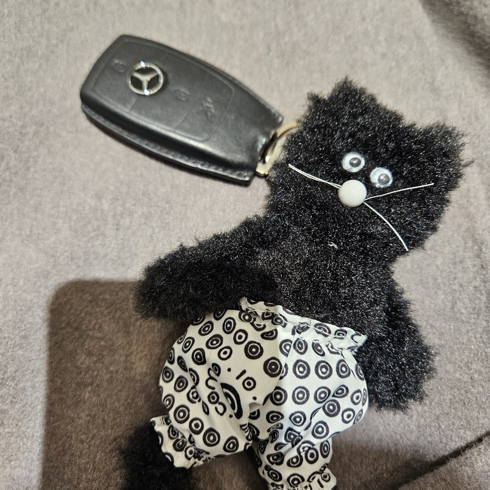 Monamhee x 10 Corso Como Bianco Keyring Black 착용 스타일