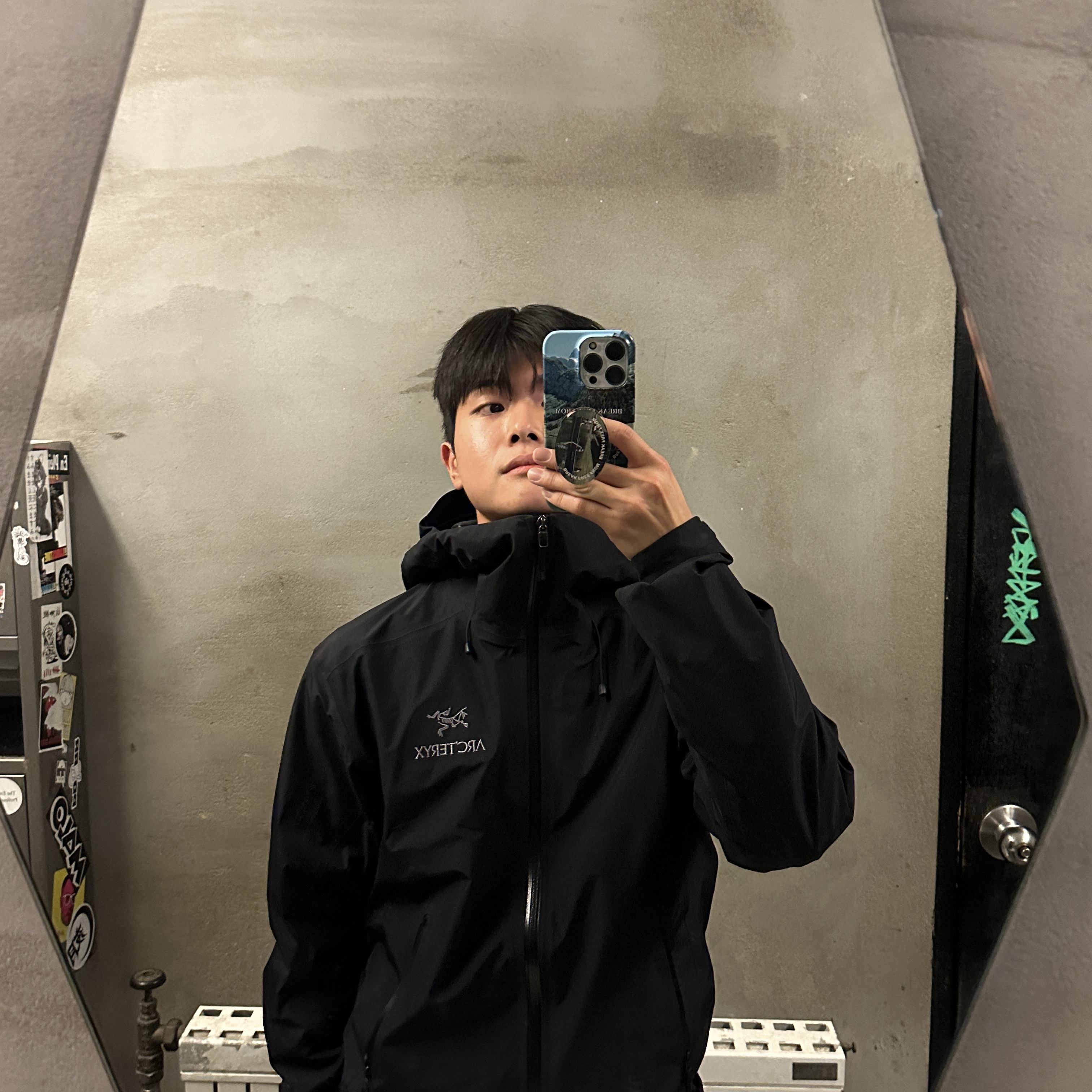 Arc'teryx Beta LT Jacket Black 착용 스타일 - 2