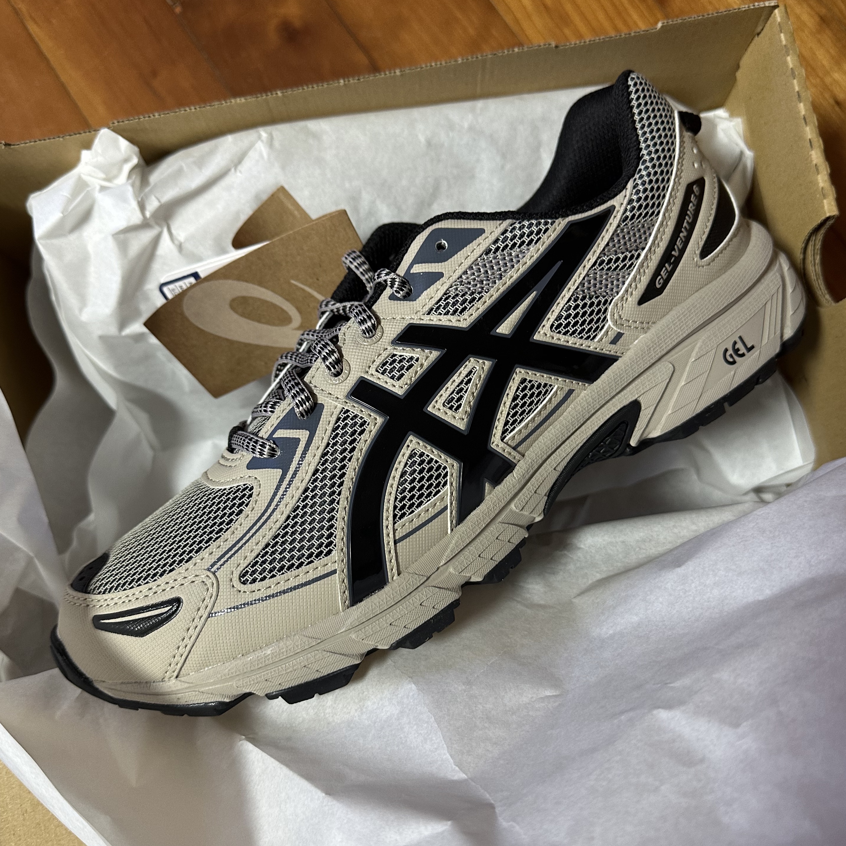 Asics Gel-Venture 6 Feather Grey Black 착용 스타일