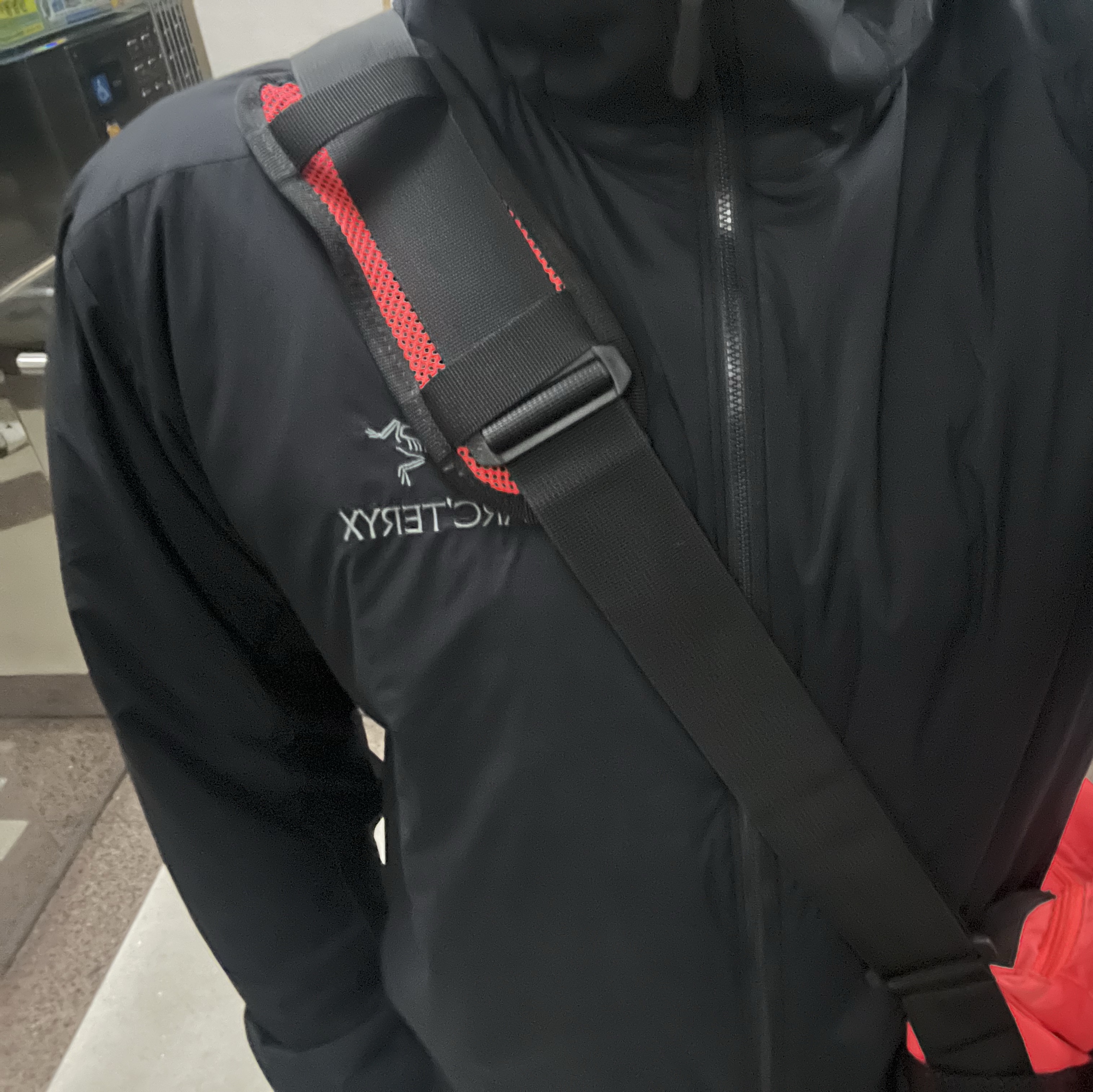 Arc'teryx Atom LT Hoody Black 착용 스타일