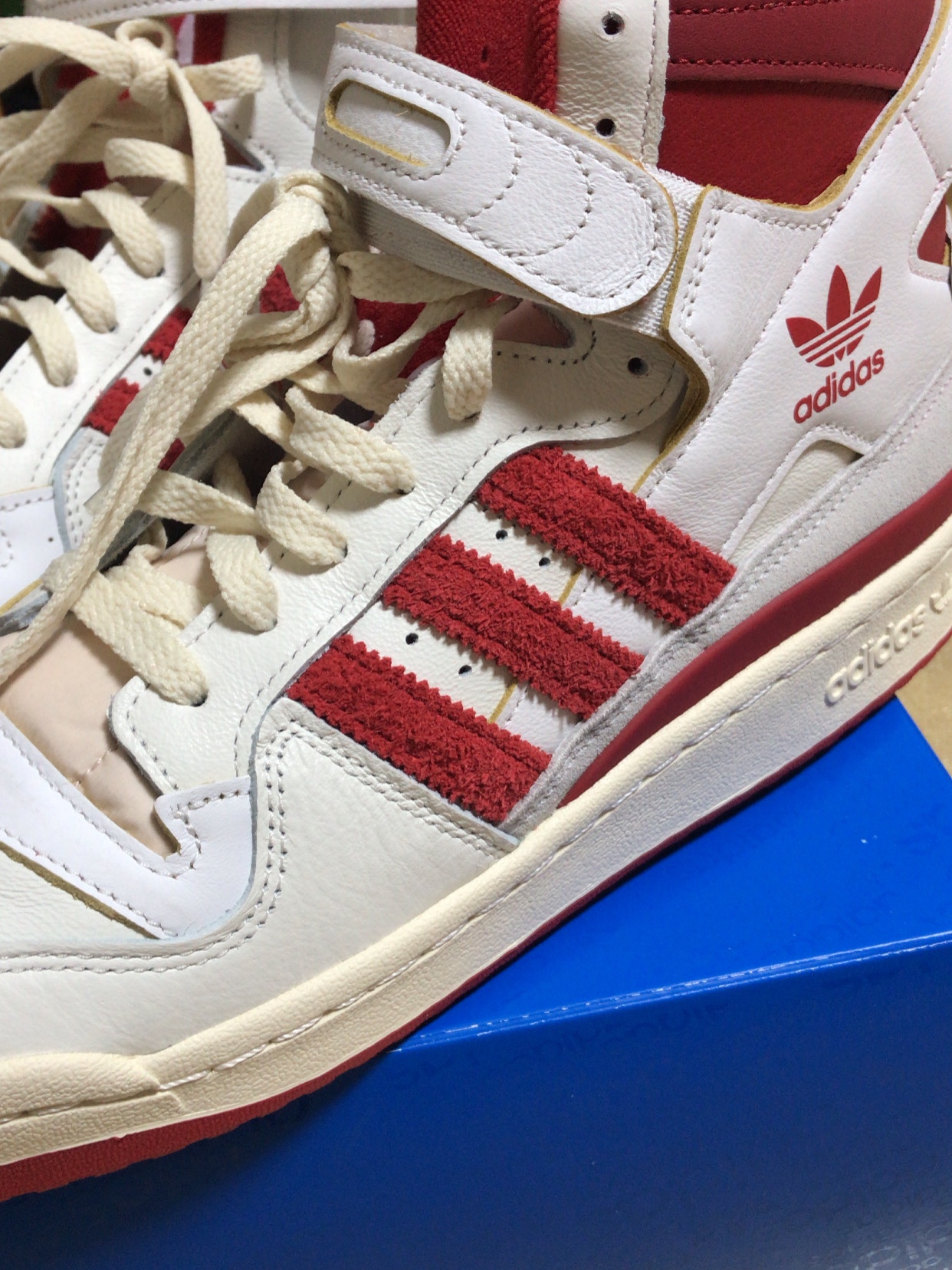 Adidas Forum 84 High Team Power Red 착용 스타일 - 2