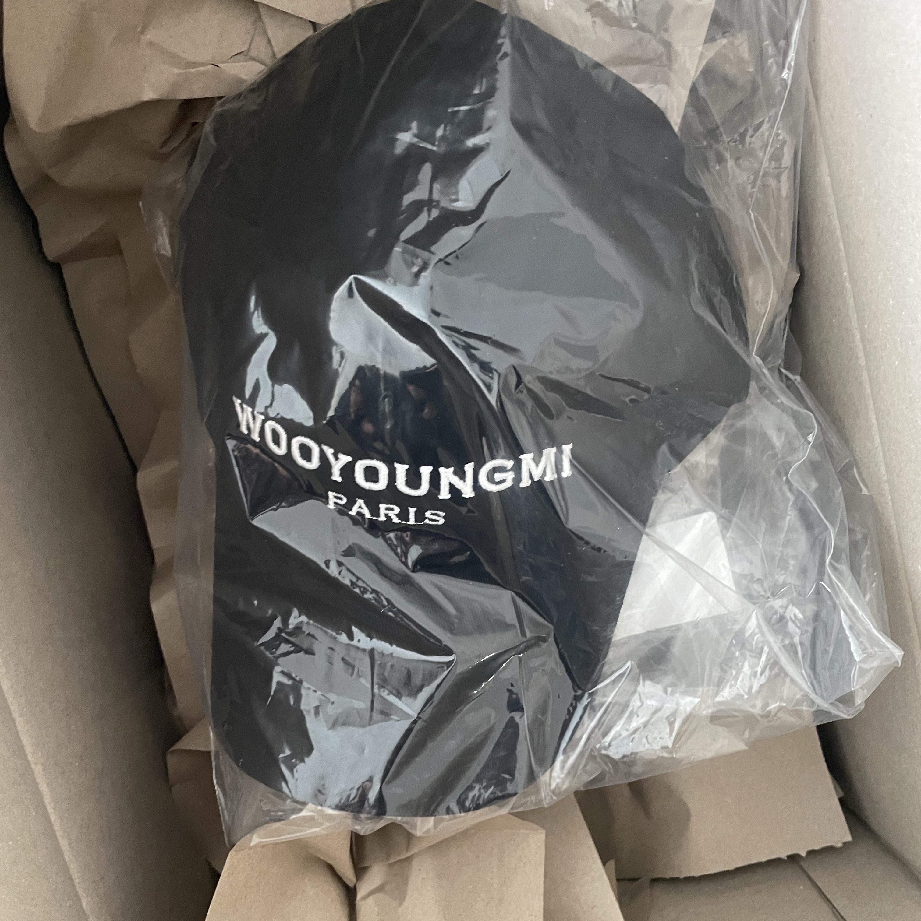 Wooyoungmi Embroidered Ball Cap Black 착용 스타일