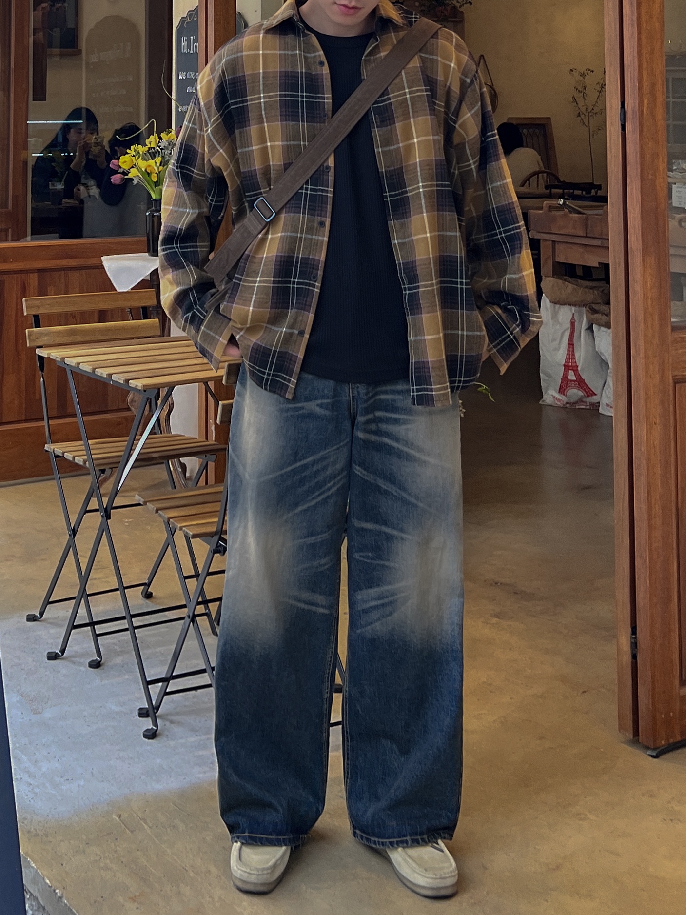 Clarks Wallabee Maple Suede 착용 스타일 - 2