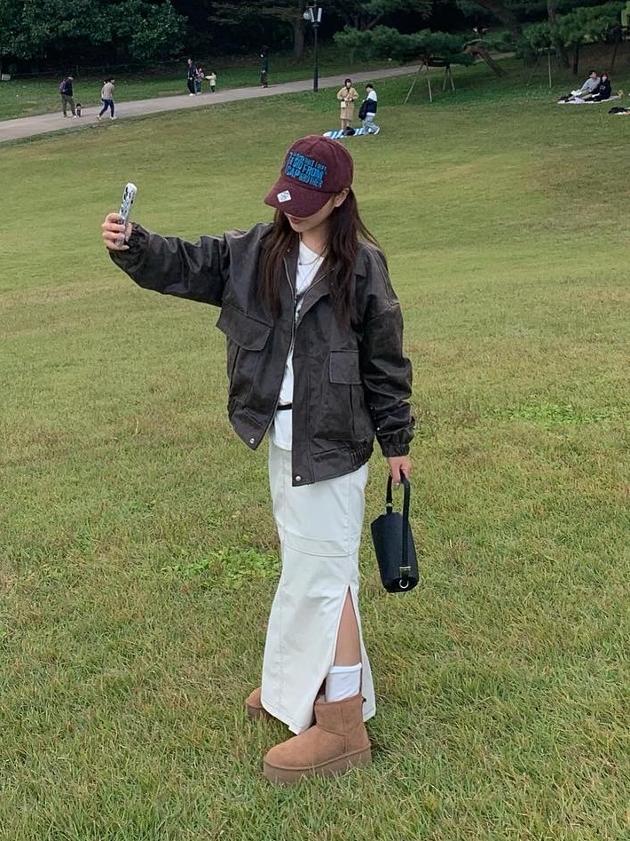 (W) UGG Classic Mini Platform Boots Chestnut 착용 스타일 - 2