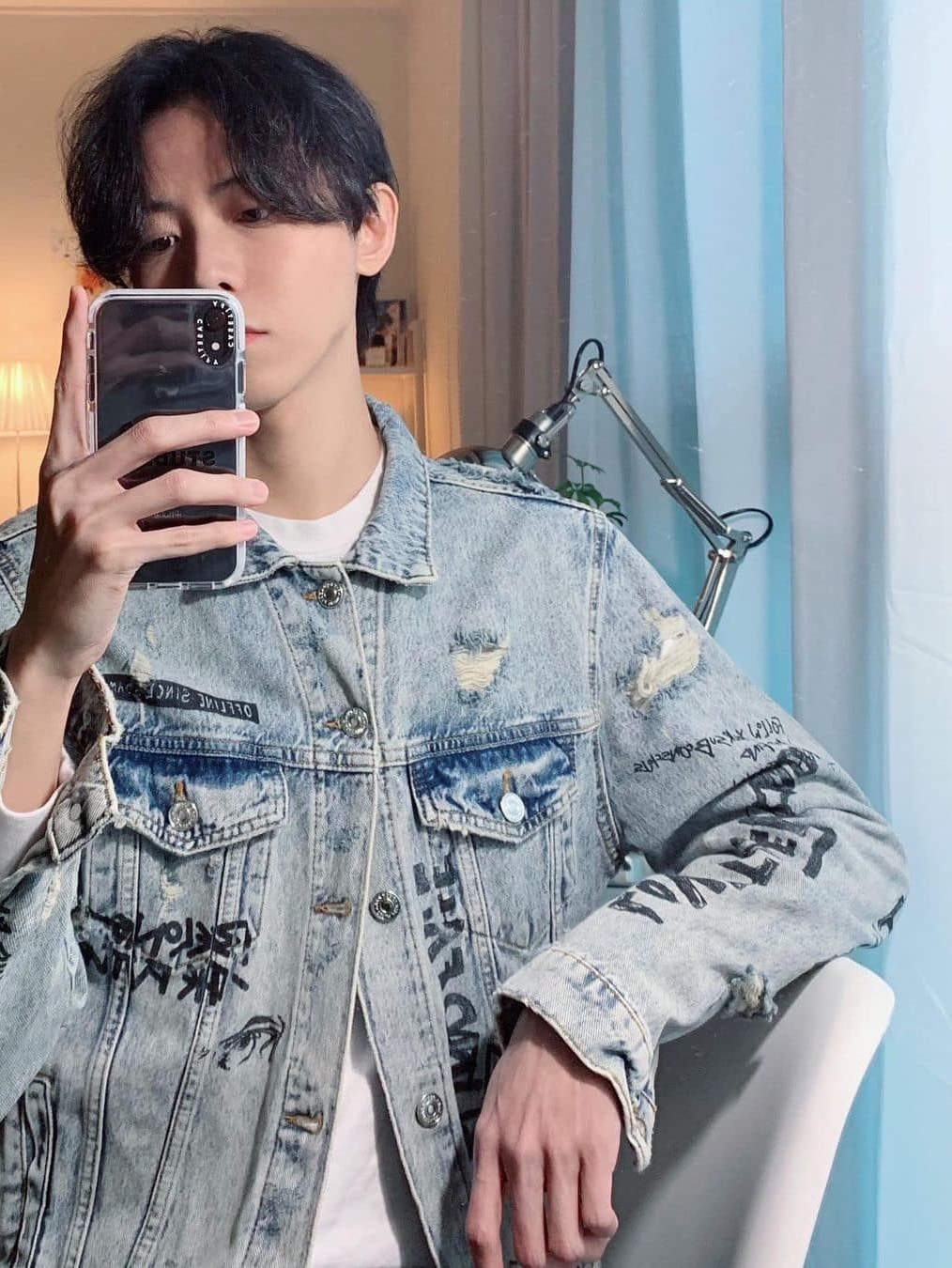 Yeezy Gap Engineered By Balenciaga Padded Denim Jacket Blue, Martine Rose Oversized Denim Jacket Blue 착용 스타일 - 2